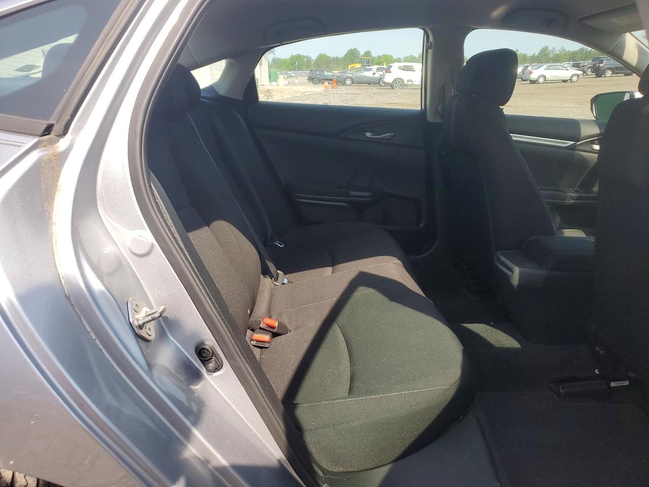 2018 Honda Civic Lx Silver vin: 19XFC2F52JE008268