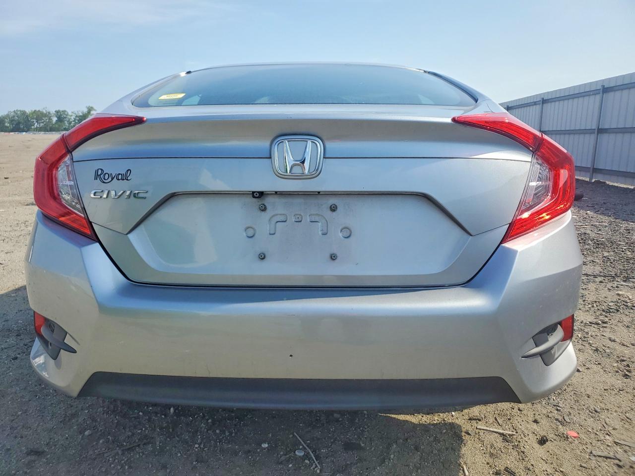 2018 Honda Civic Lx Silver vin: 19XFC2F52JE008268