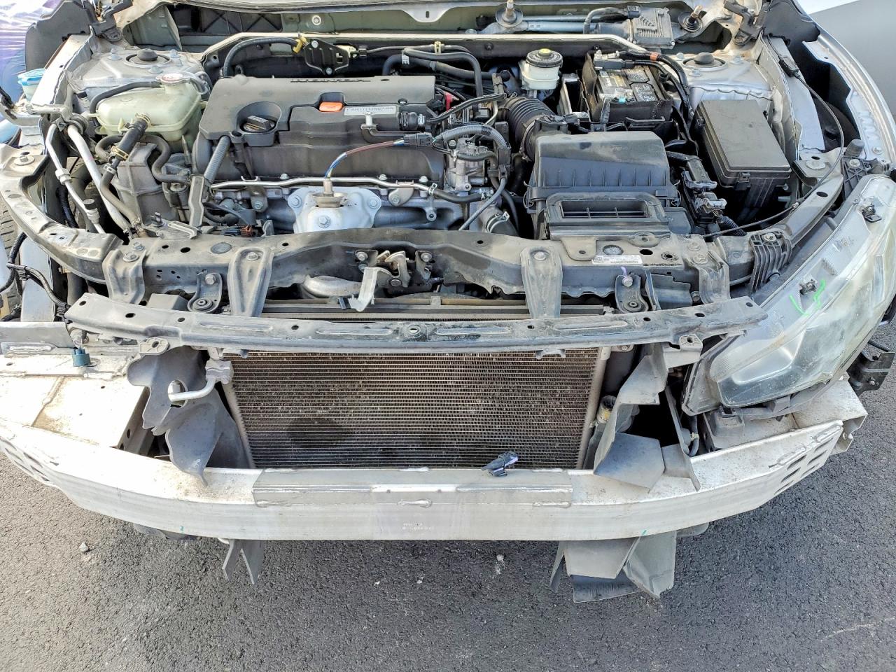 2018 Honda Civic Lx Серебряный vin: 19XFC2F53JE205224