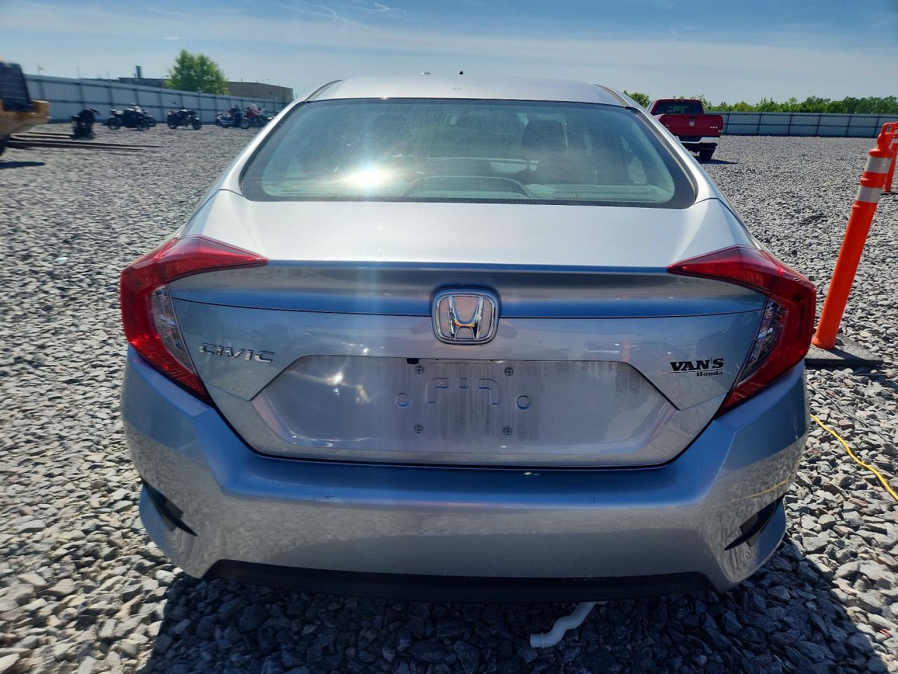 2017 Honda Civic Lx Silver vin: 19XFC2F55HE007898