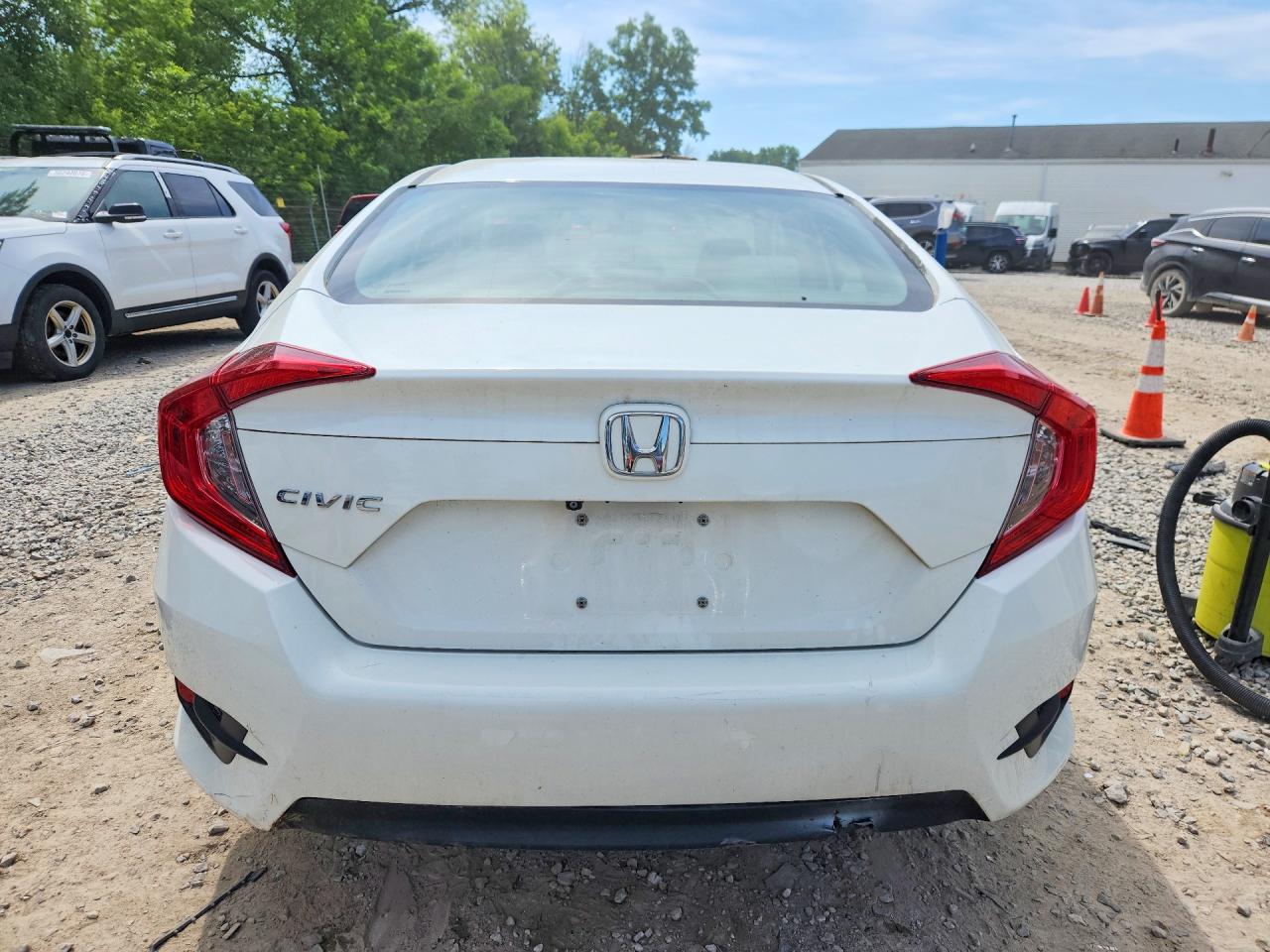 2018 Honda Civic Lx White vin: 19XFC2F58JE017511