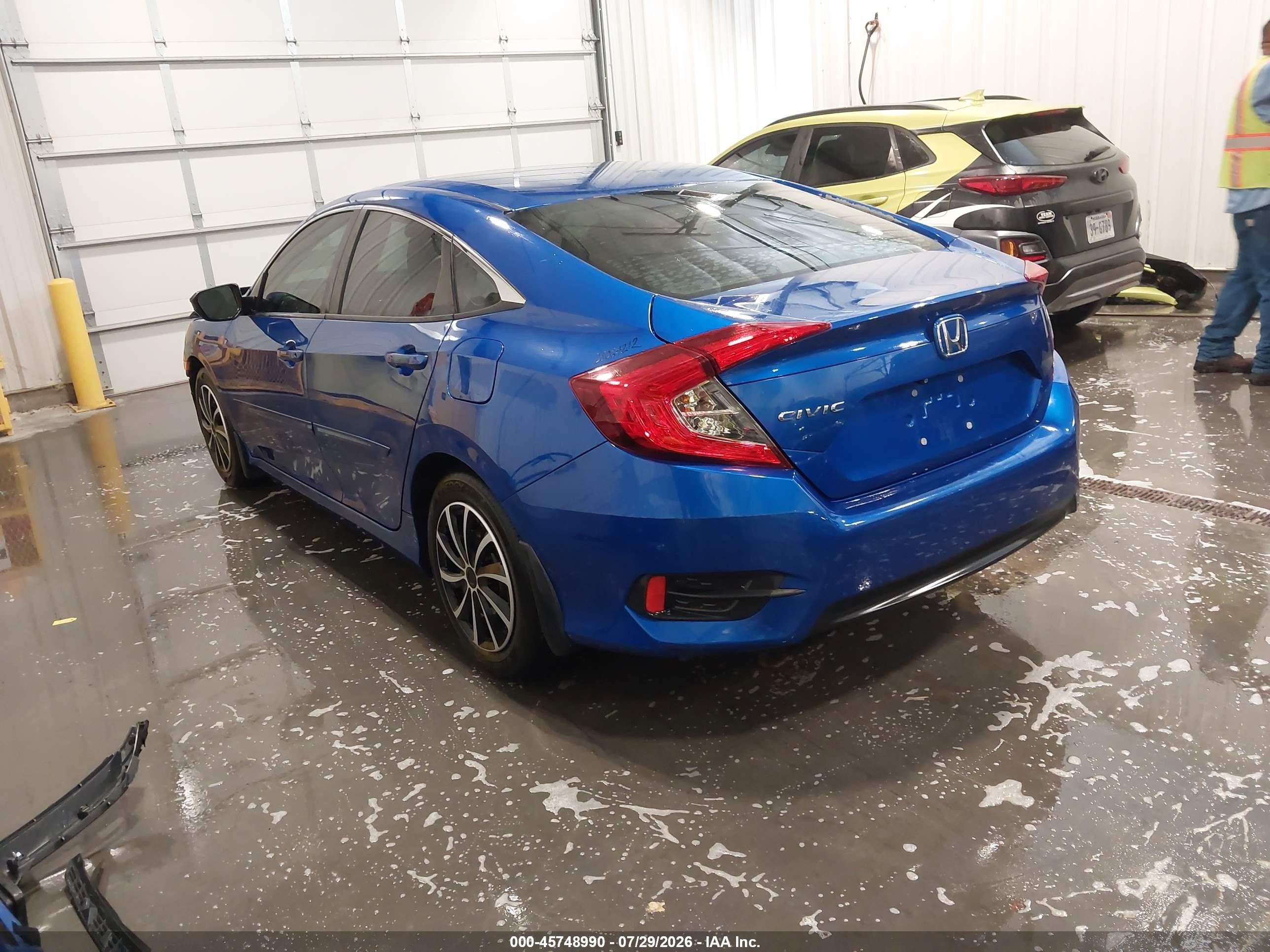 2018 Honda Civic Lx Blue vin: 19XFC2F59JE003665
