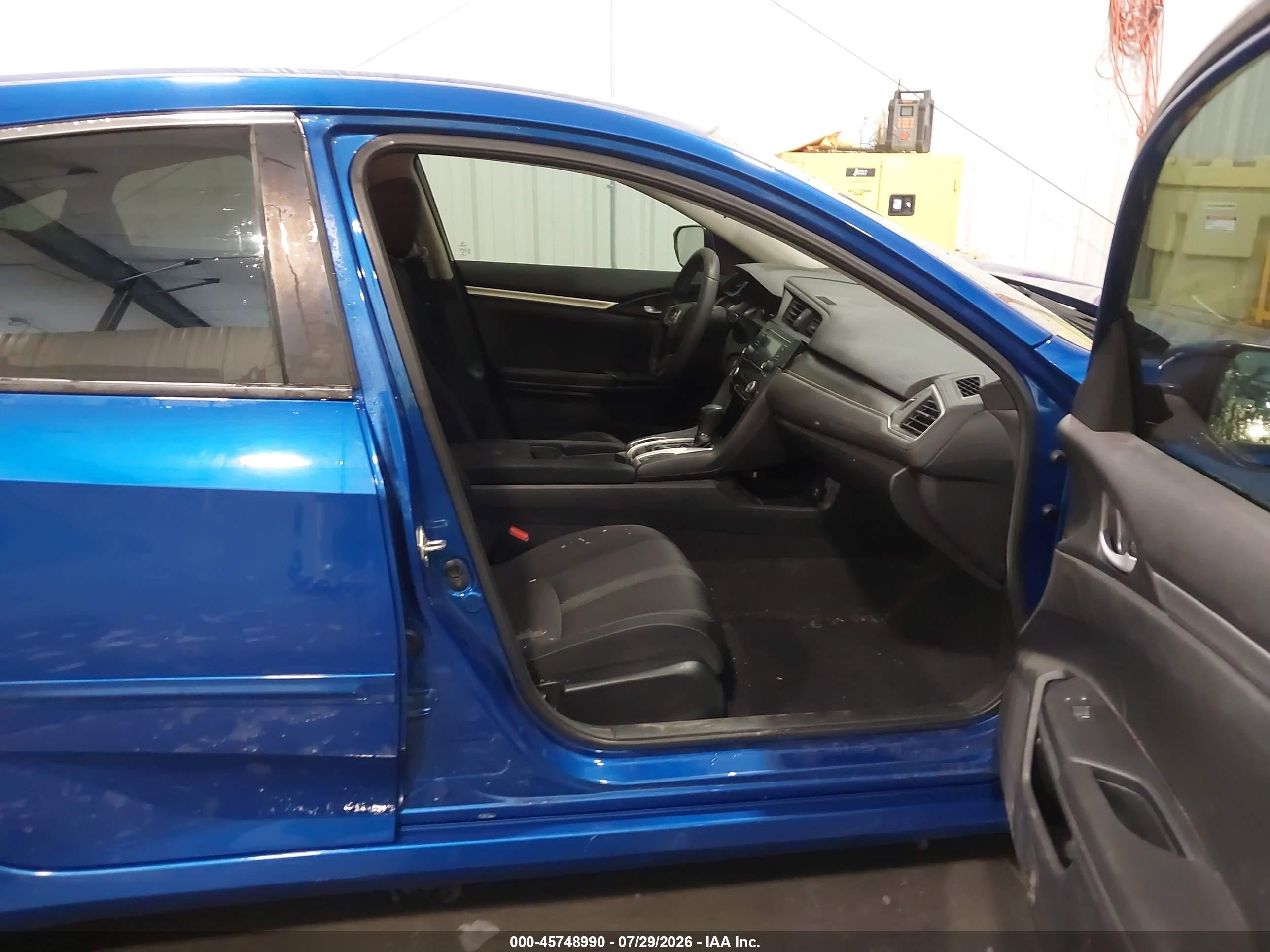 2018 Honda Civic Lx Blue vin: 19XFC2F59JE003665