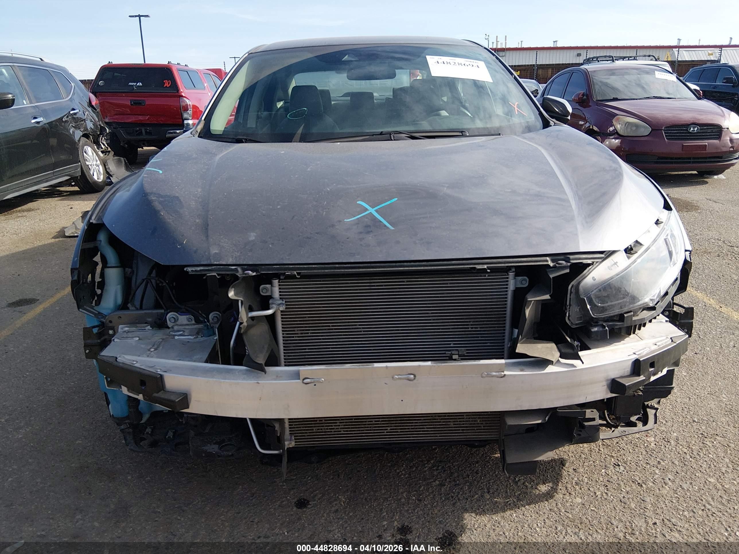 2019 Honda Civic Lx Silver vin: 19XFC2F66KE020398