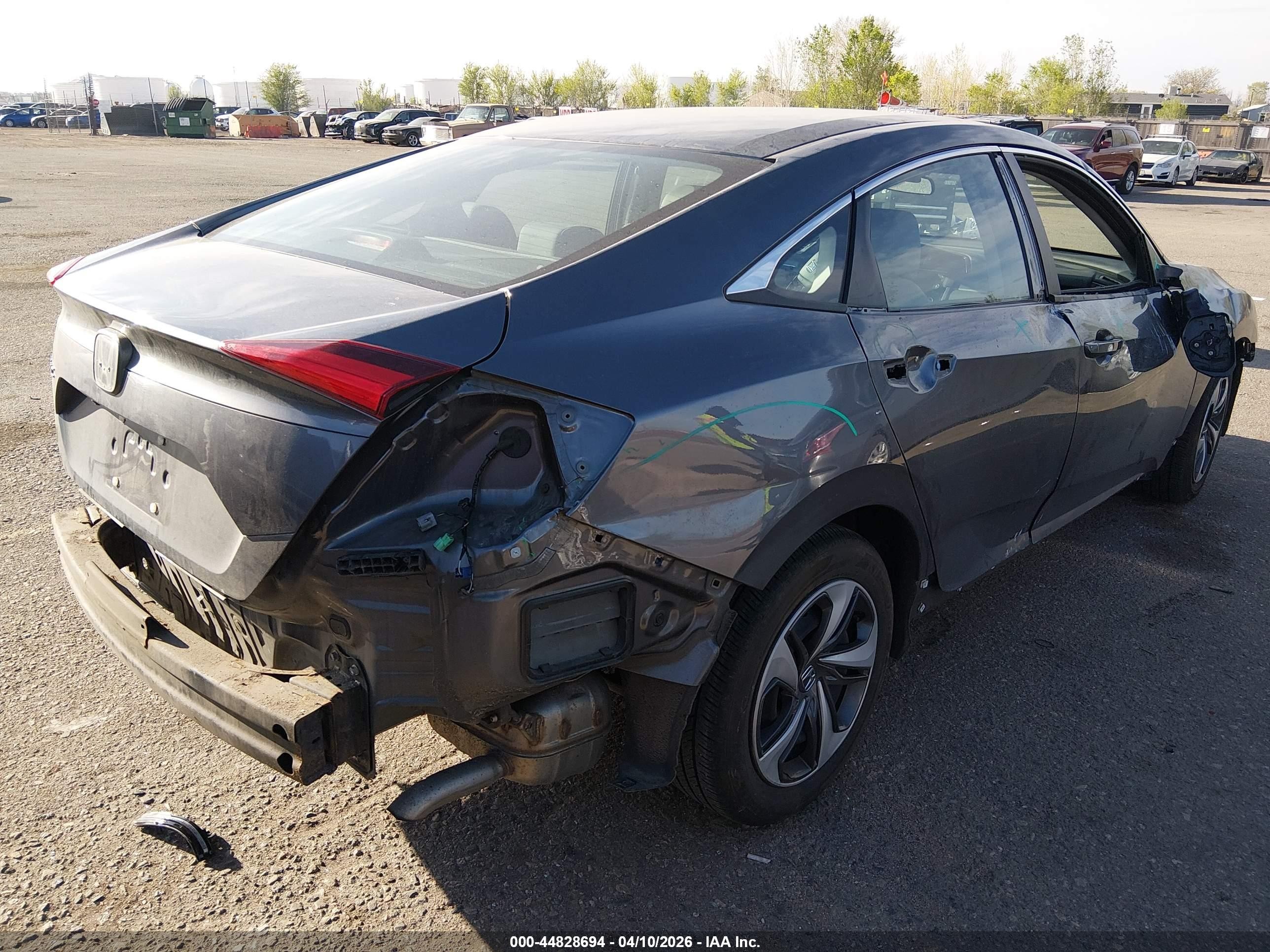 2019 Honda Civic Lx Silver vin: 19XFC2F66KE020398