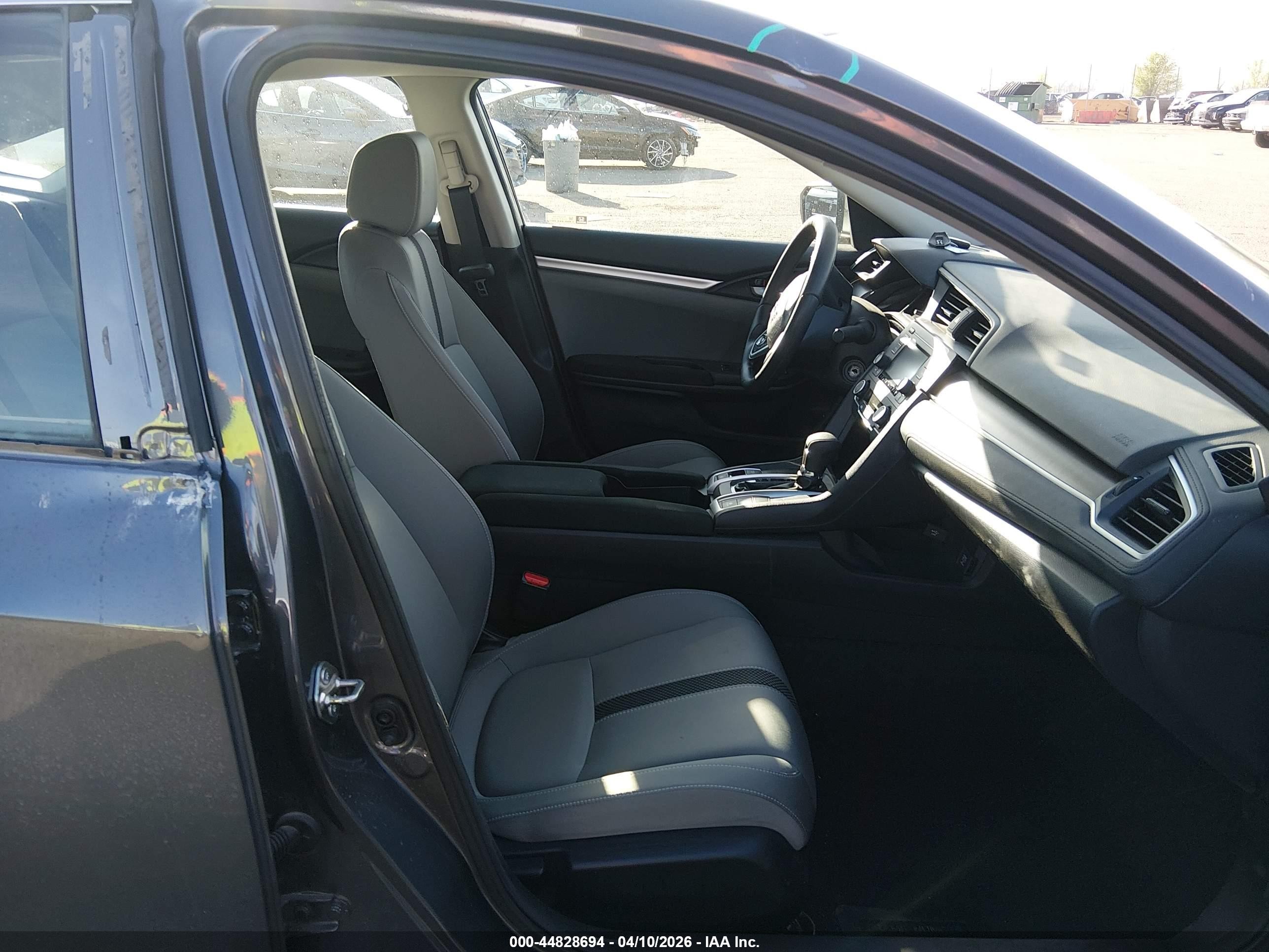 2019 Honda Civic Lx Silver vin: 19XFC2F66KE020398