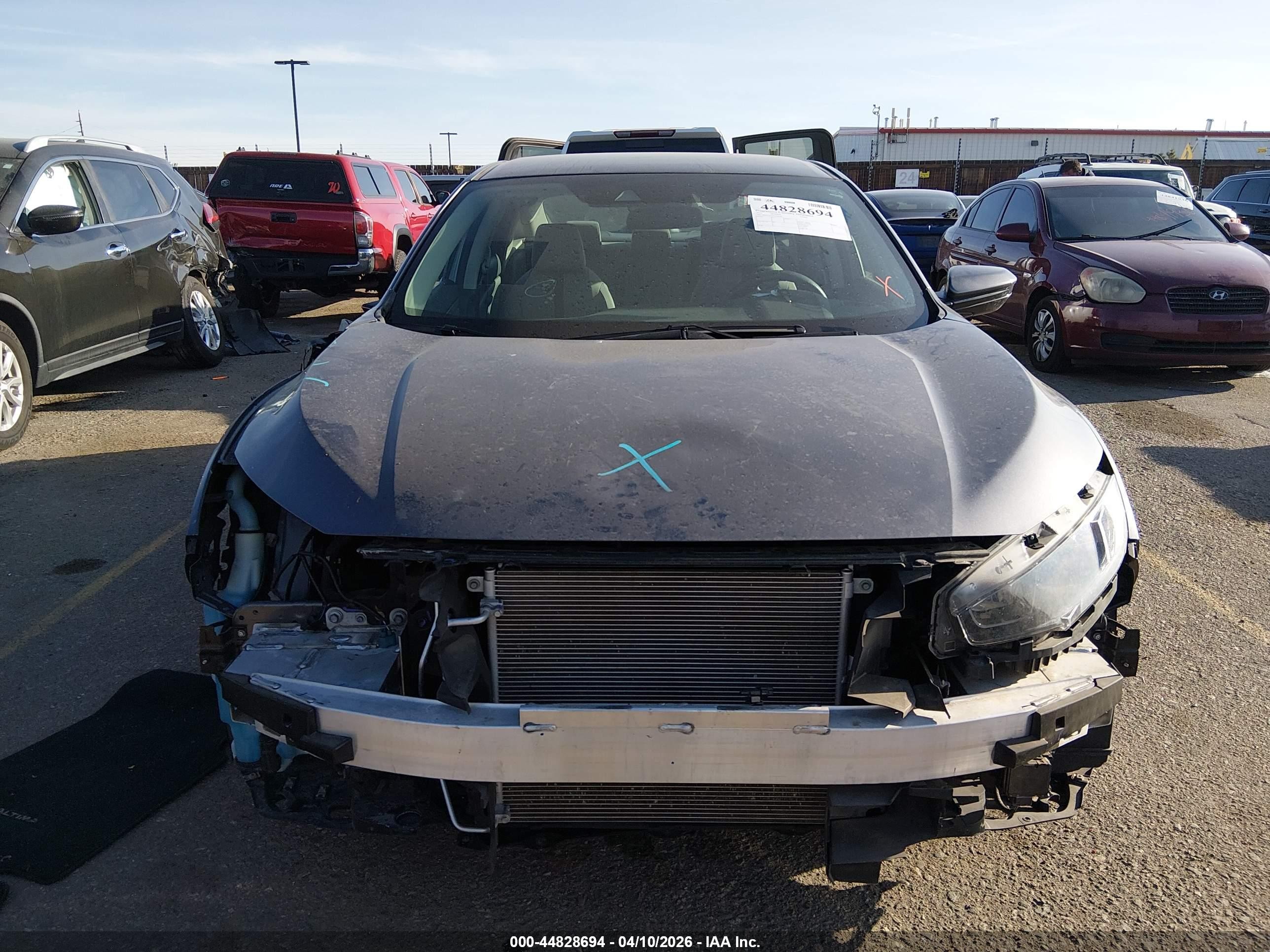 2019 Honda Civic Lx Silver vin: 19XFC2F66KE020398