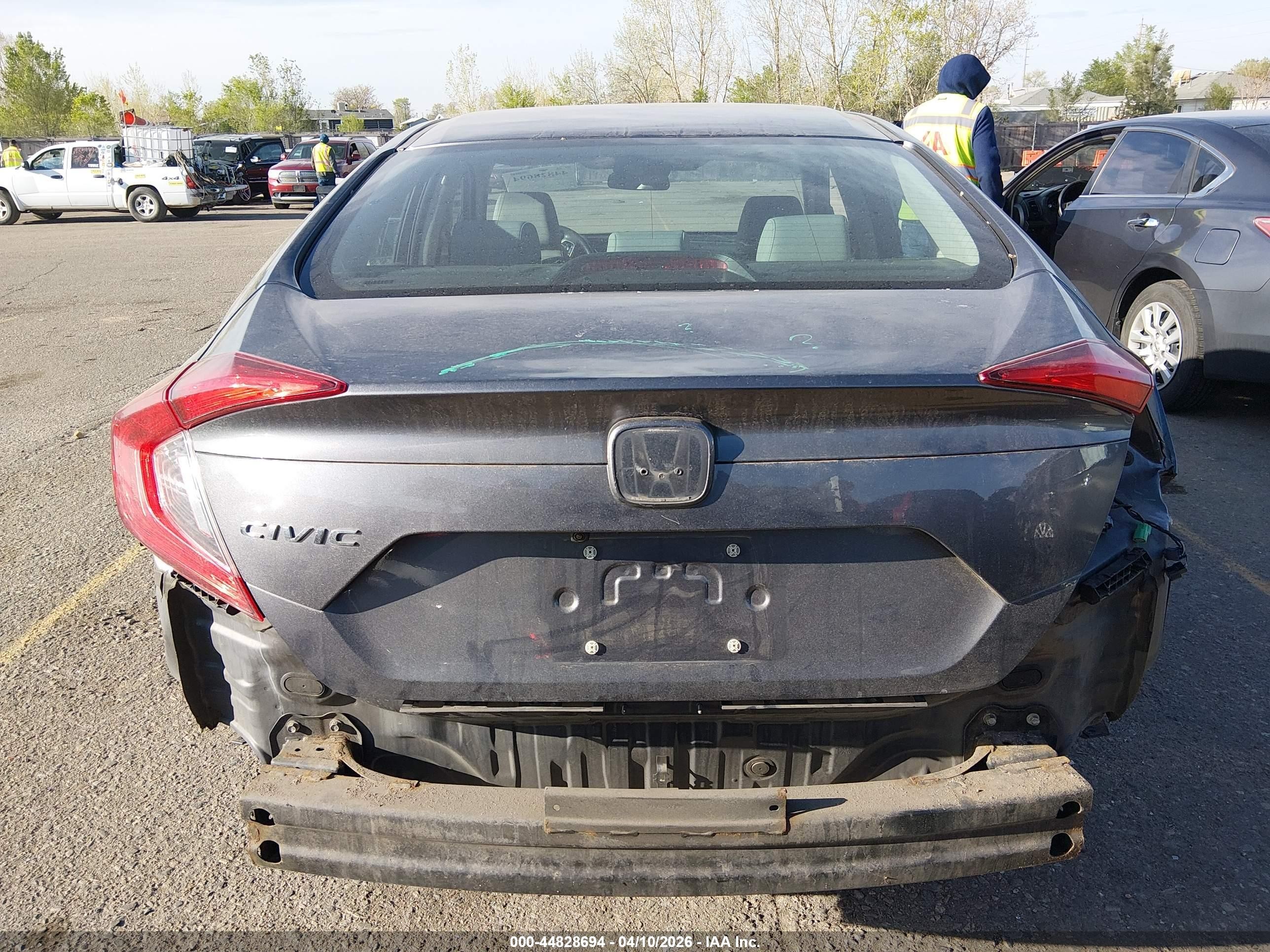 2019 Honda Civic Lx Silver vin: 19XFC2F66KE020398