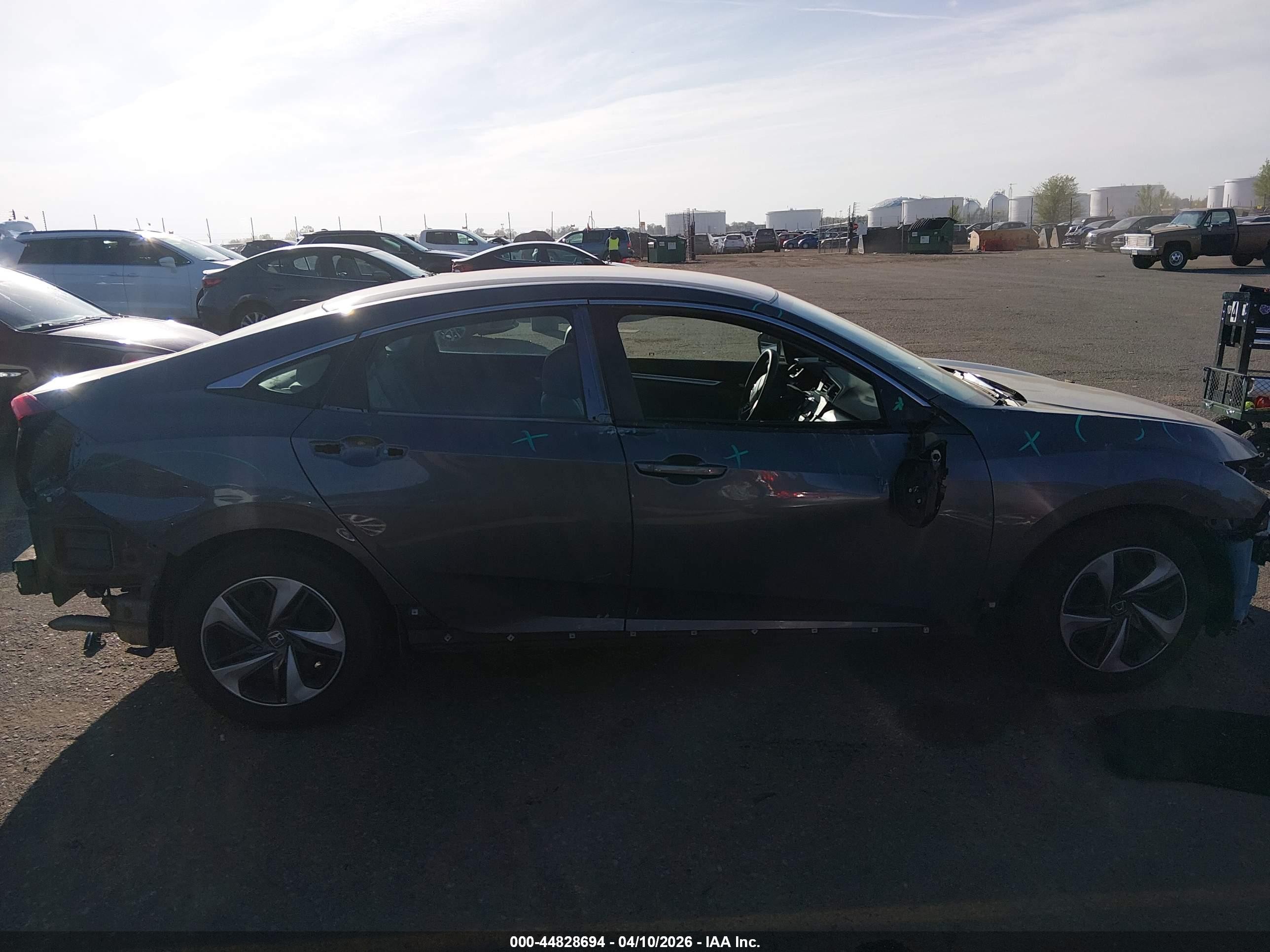 2019 Honda Civic Lx Silver vin: 19XFC2F66KE020398