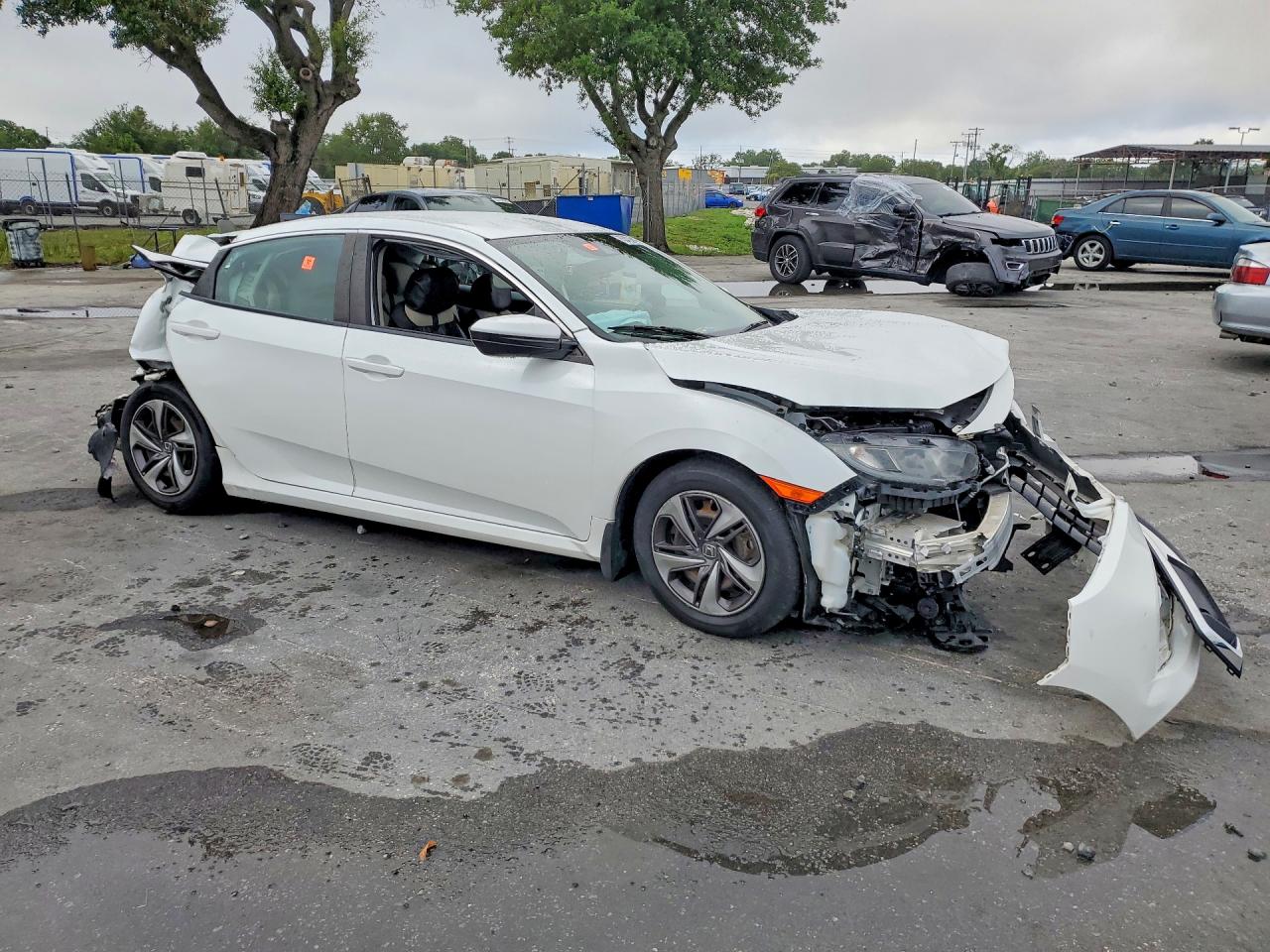 2020 Honda Civic Lx Белый vin: 19XFC2F68LE011641