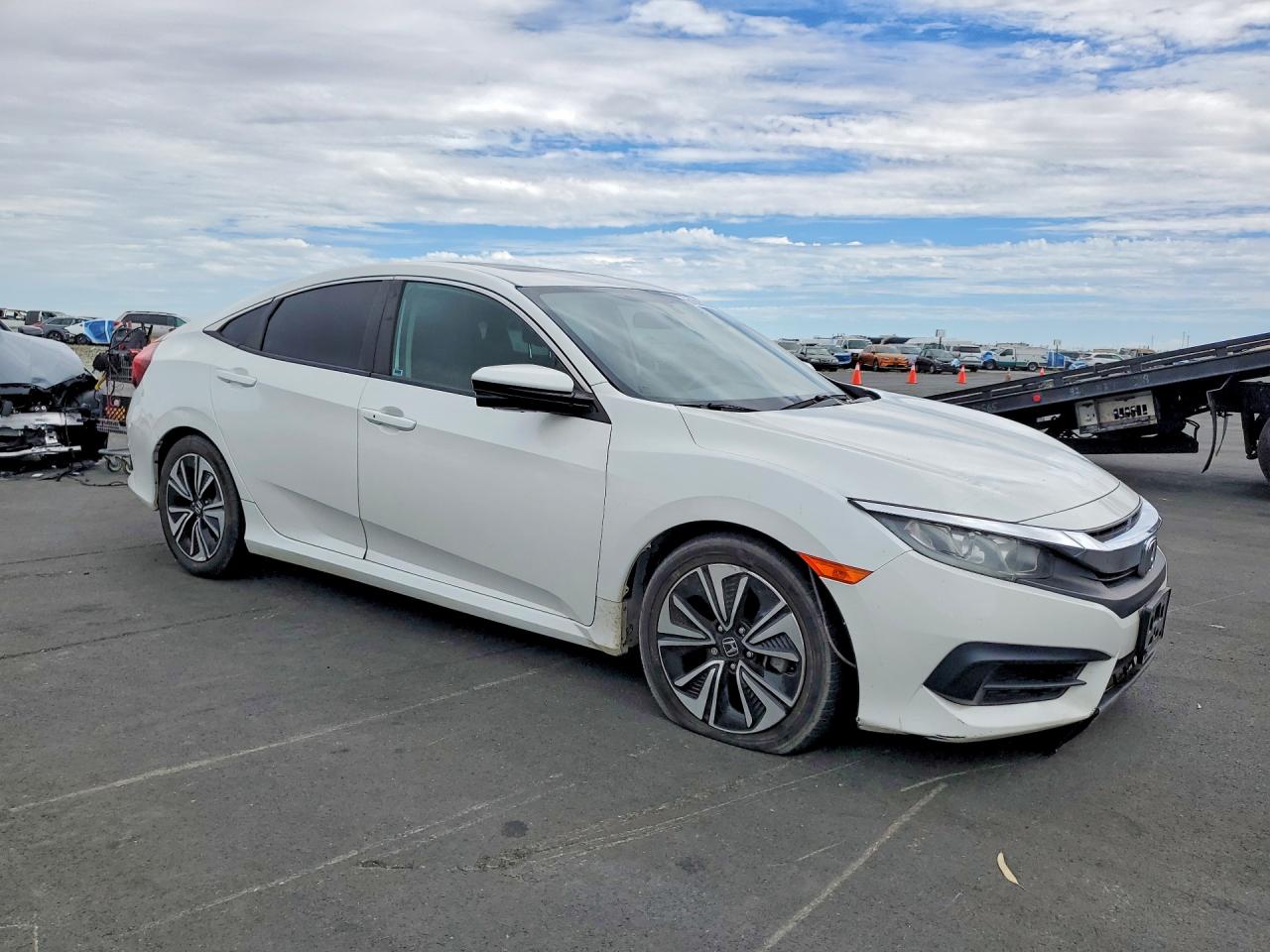 2018 Honda Civic Ex White vin: 19XFC2F70JE206929