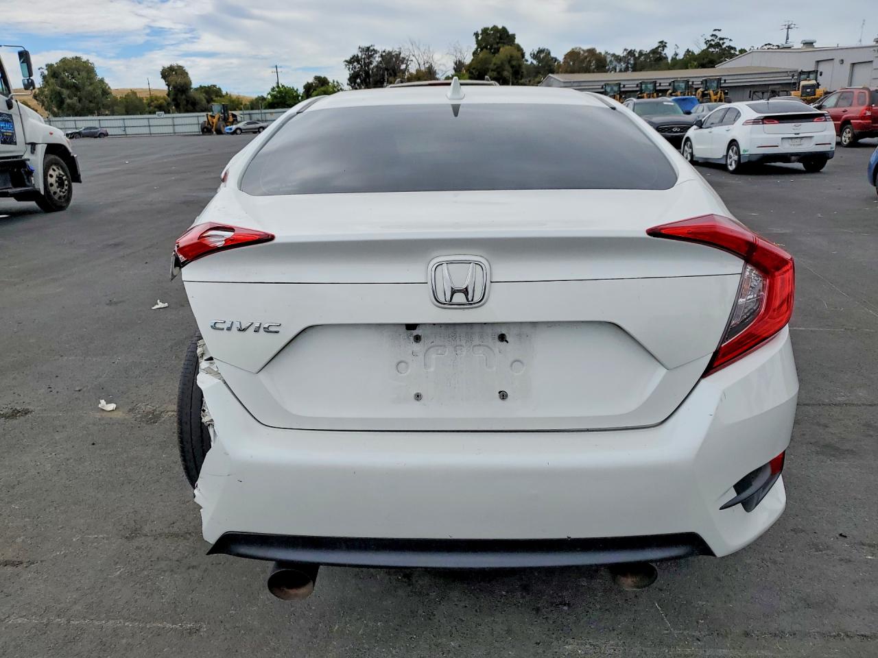 2018 Honda Civic Ex White vin: 19XFC2F70JE206929