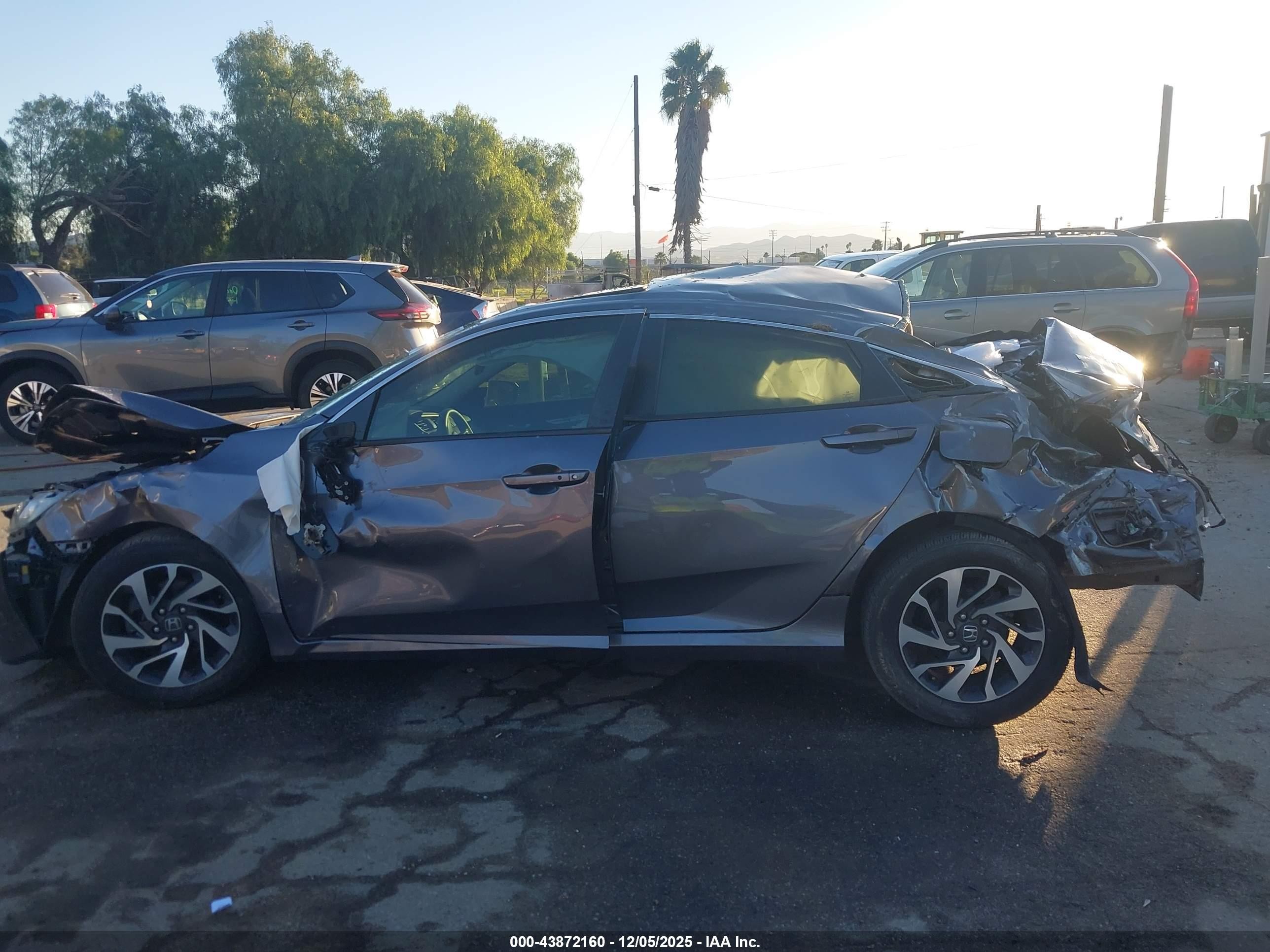 2018 Honda Civic Ex Gray vin: 19XFC2F73JE009415