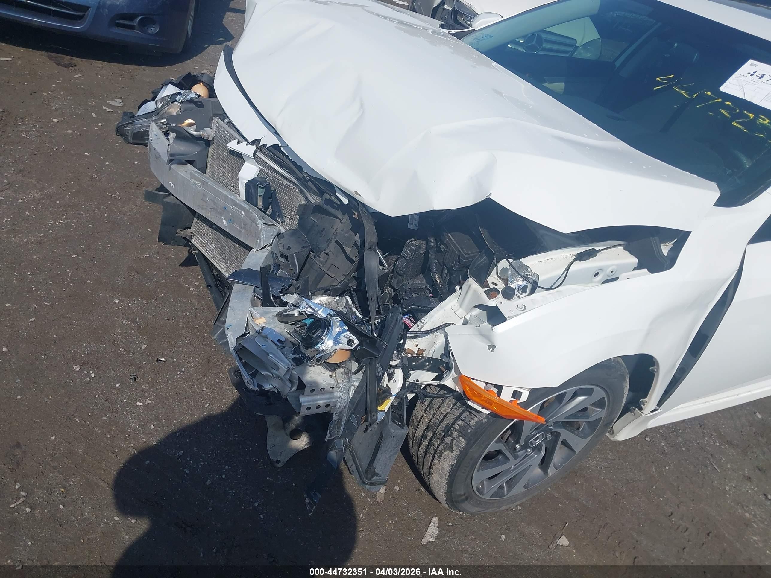 2016 Honda Civic Ex Белый vin: 19XFC2F79GE070633