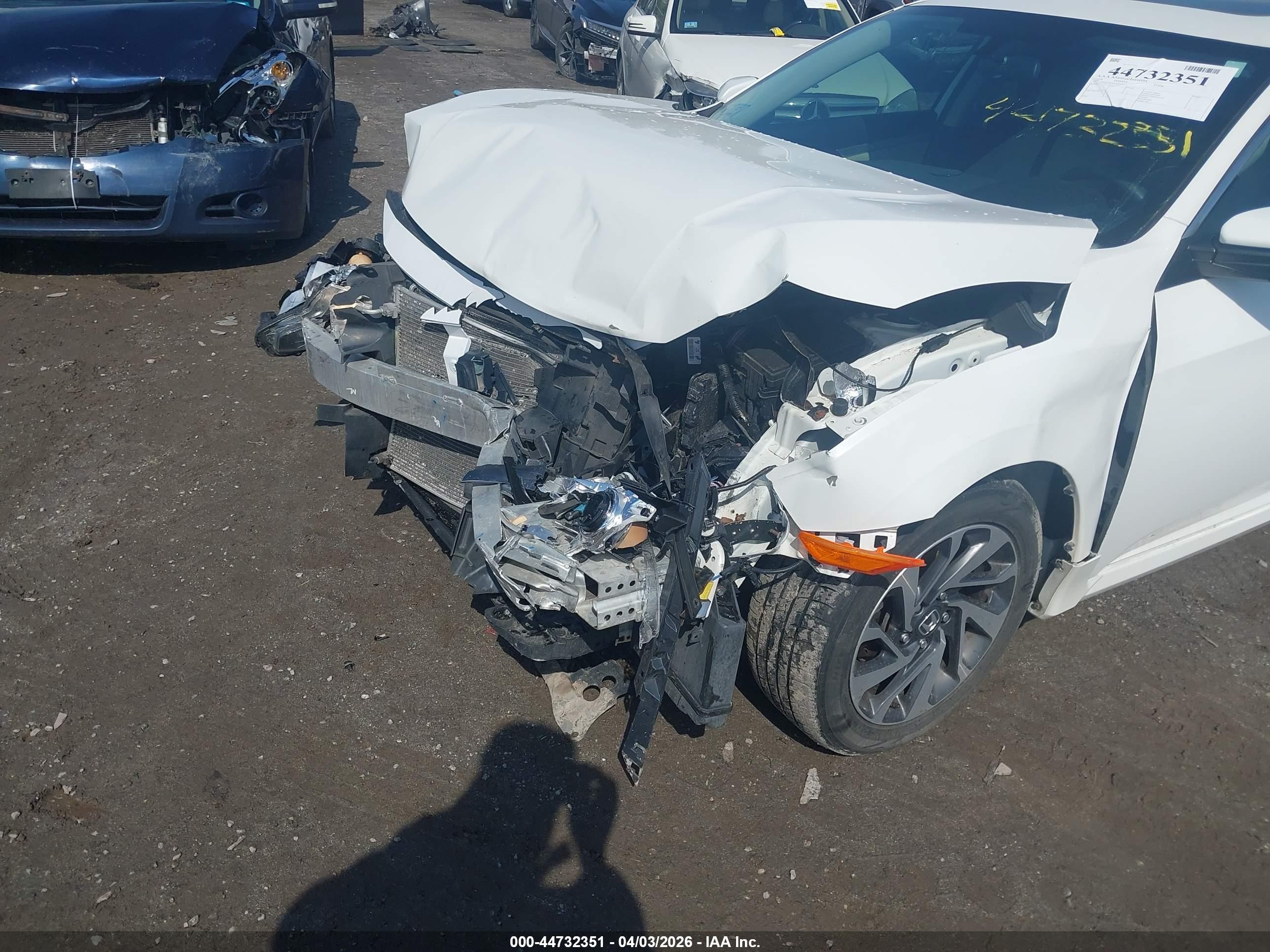 2016 Honda Civic Ex Белый vin: 19XFC2F79GE070633