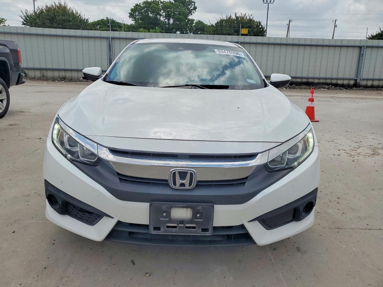 2018 Honda Civic Ex White vin: 19XFC2F84JE012252