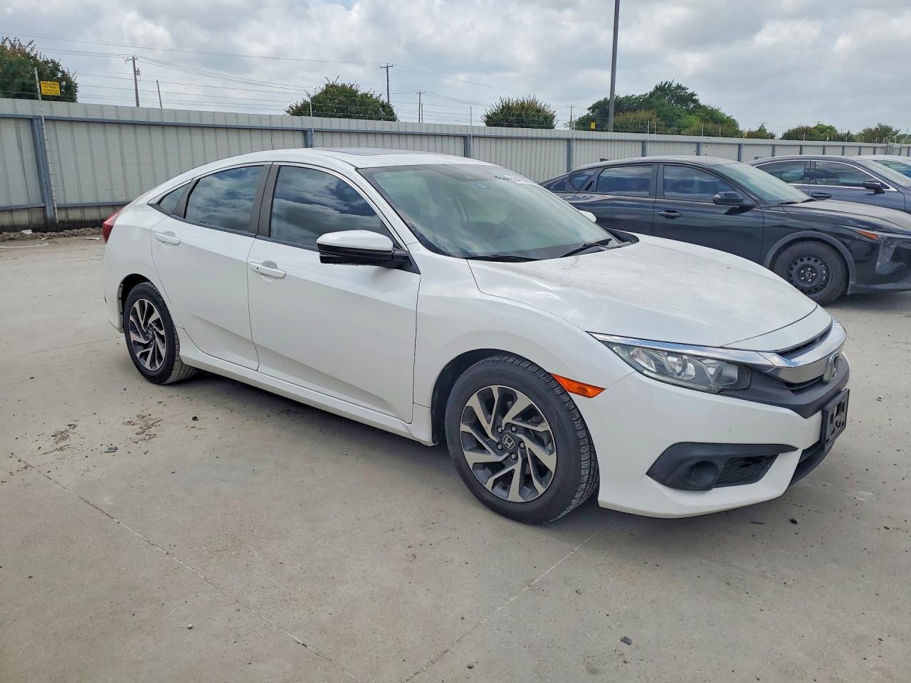 2018 Honda Civic Ex White vin: 19XFC2F84JE012252