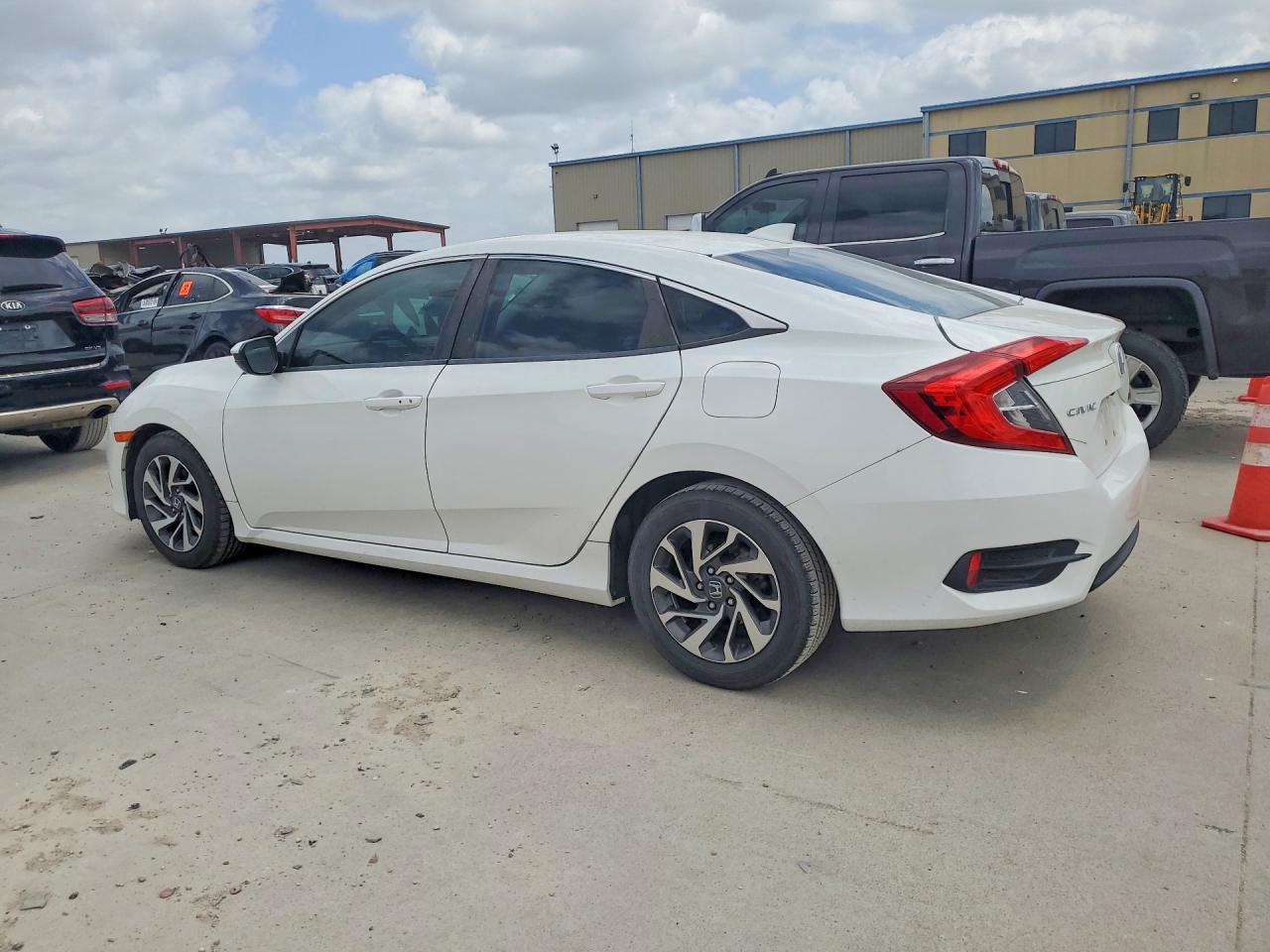 2018 Honda Civic Ex White vin: 19XFC2F84JE012252