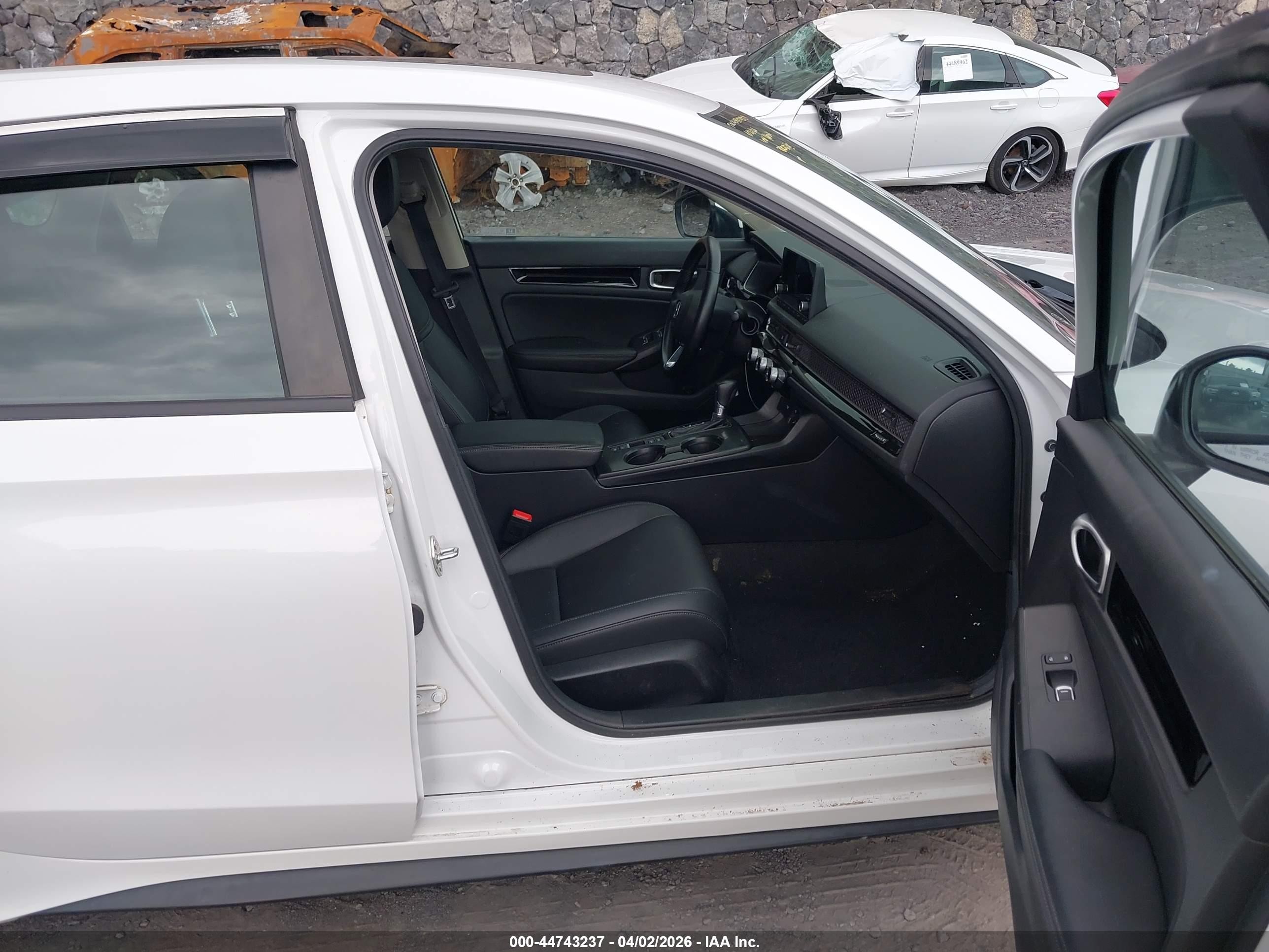 2024 Honda Civic Ex-l White vin: 19XFL1H74RE009104
