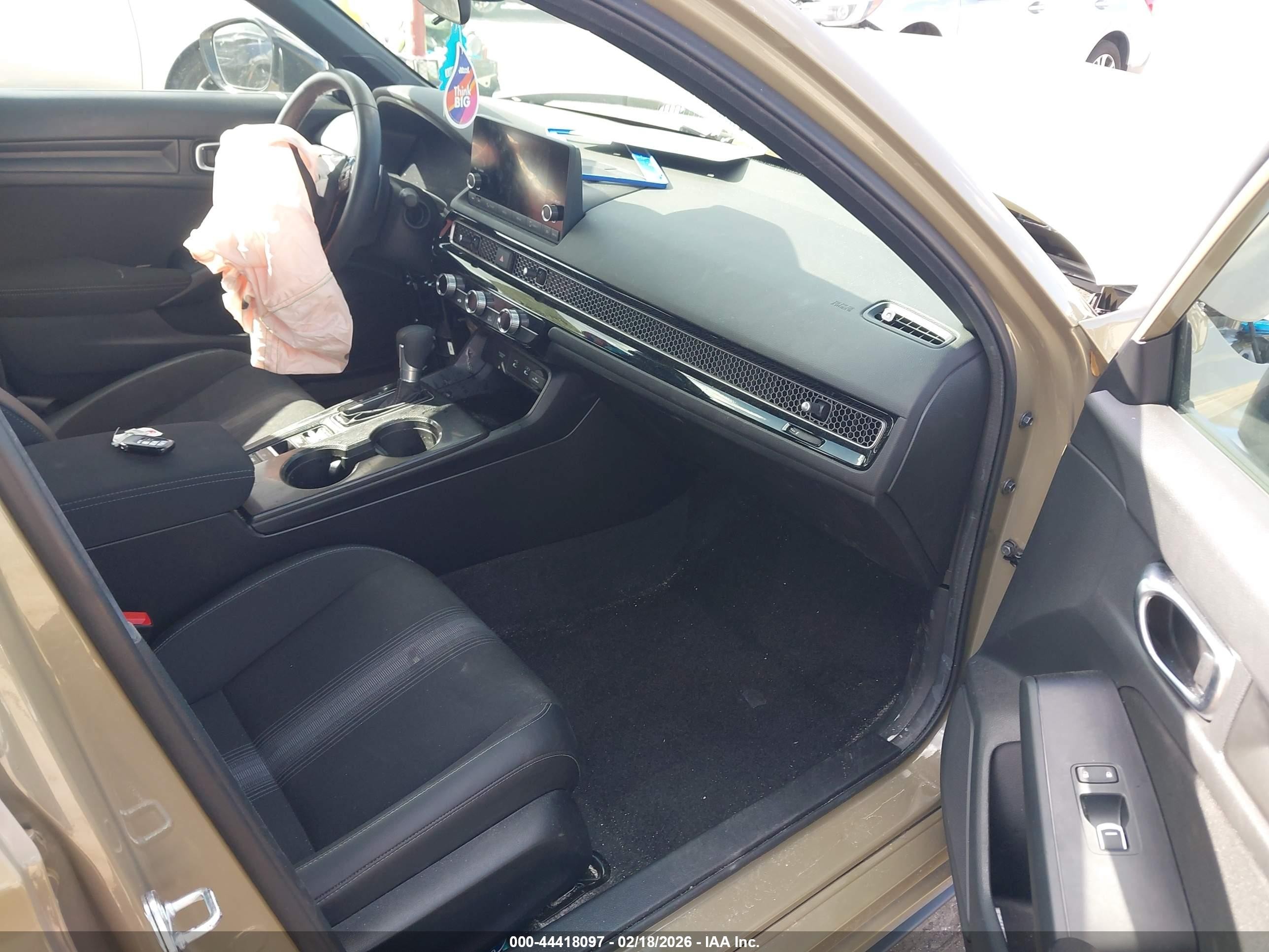 2025 Honda Civic Sedan Sport Tan vin: 19XFL2H88SE011085