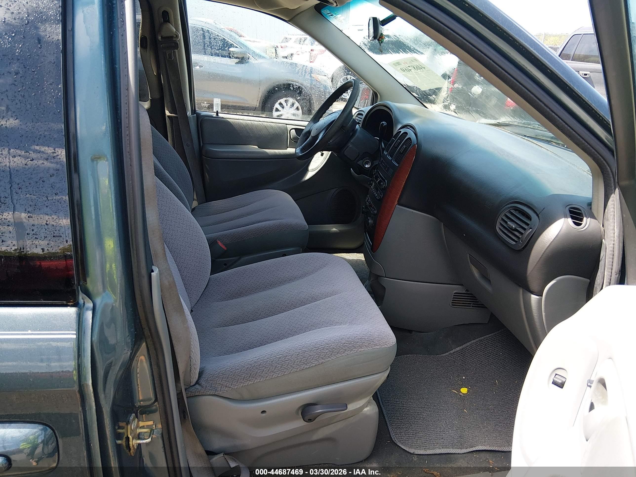 2007 Chrysler Town & Country   Gray vin: 1A4GJ45R57B120797