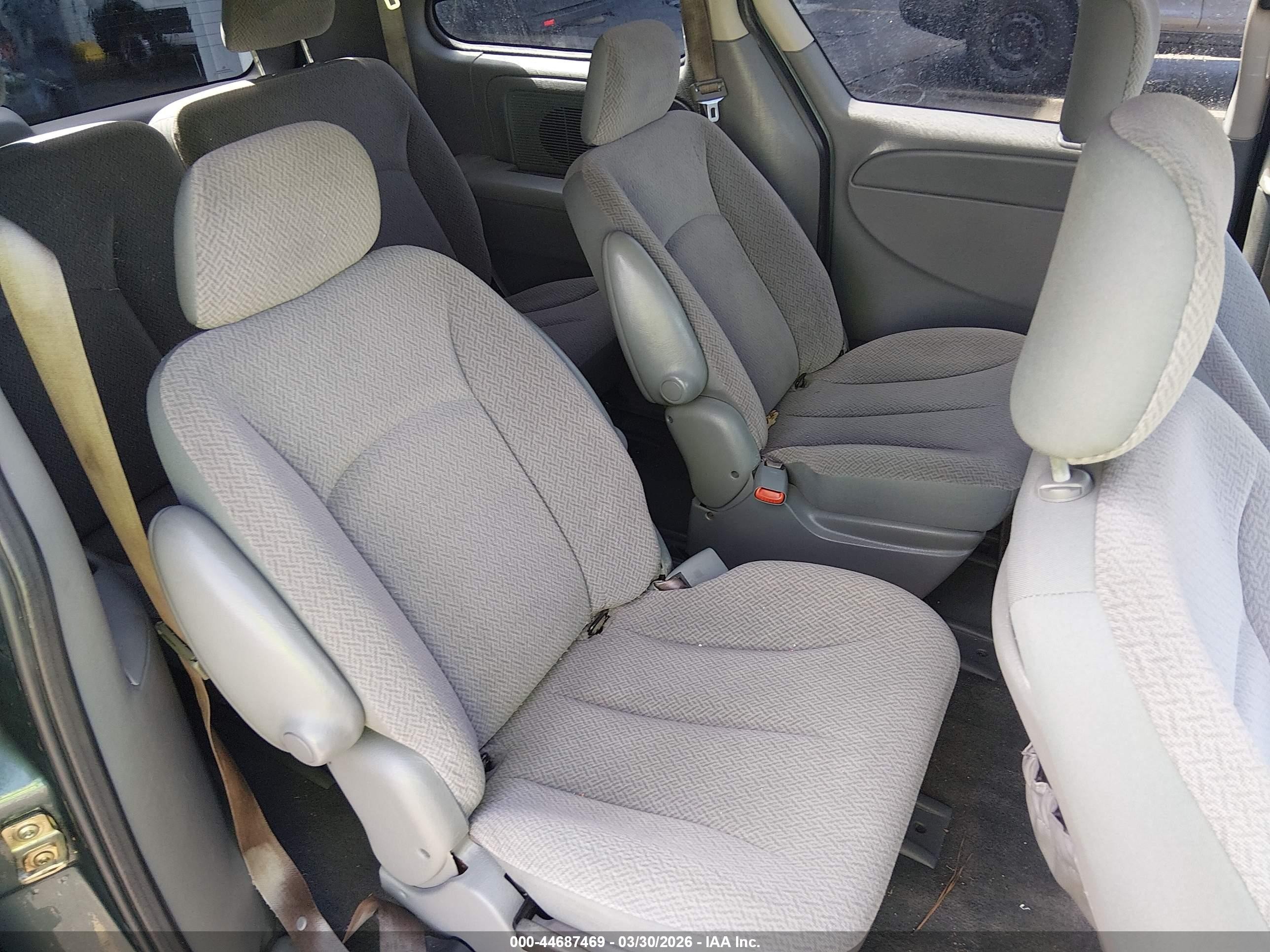 2007 Chrysler Town & Country   Gray vin: 1A4GJ45R57B120797