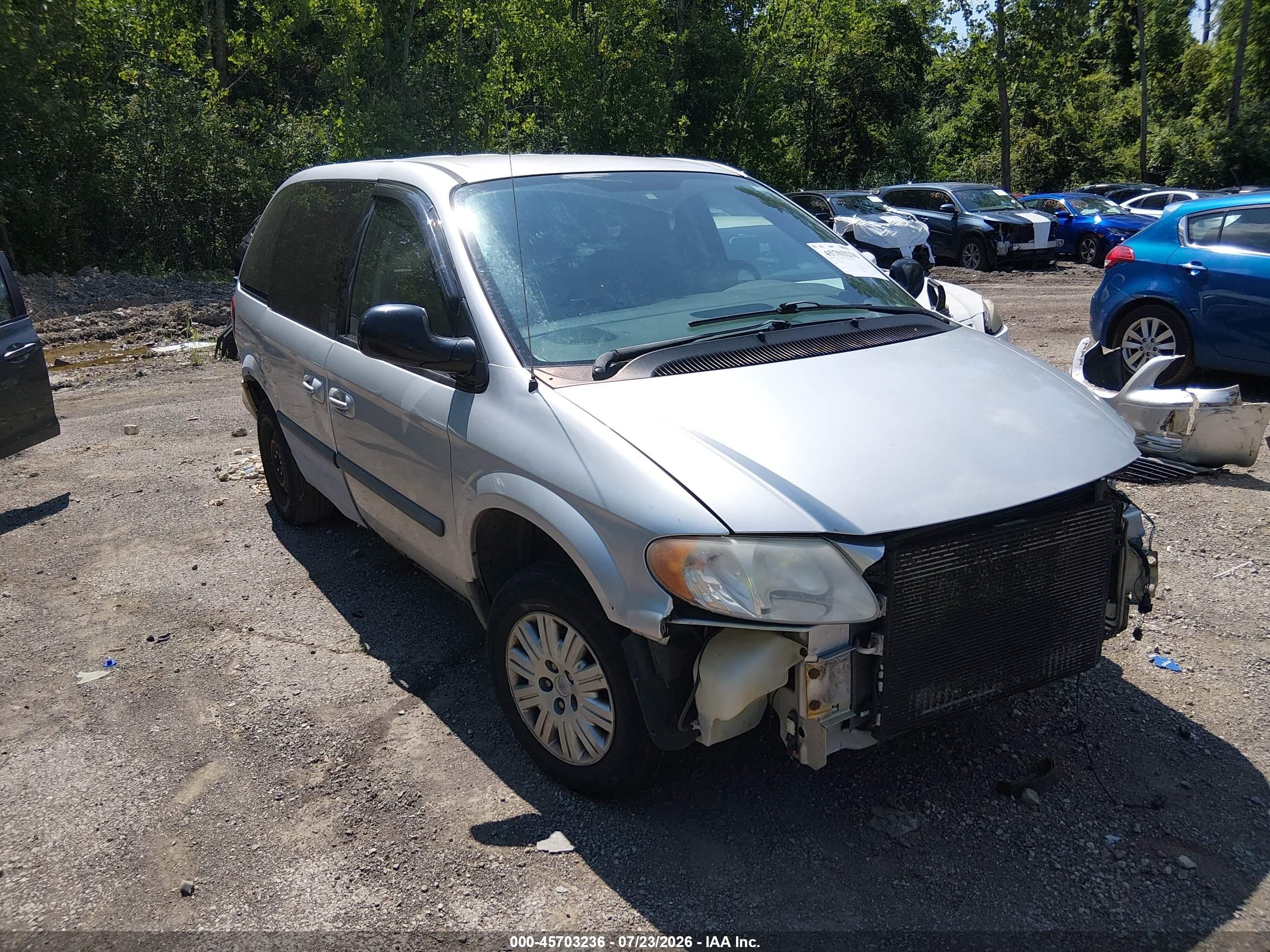 2007 Chrysler Town & Country   Silver vin: 1A4GJ45R57B154870