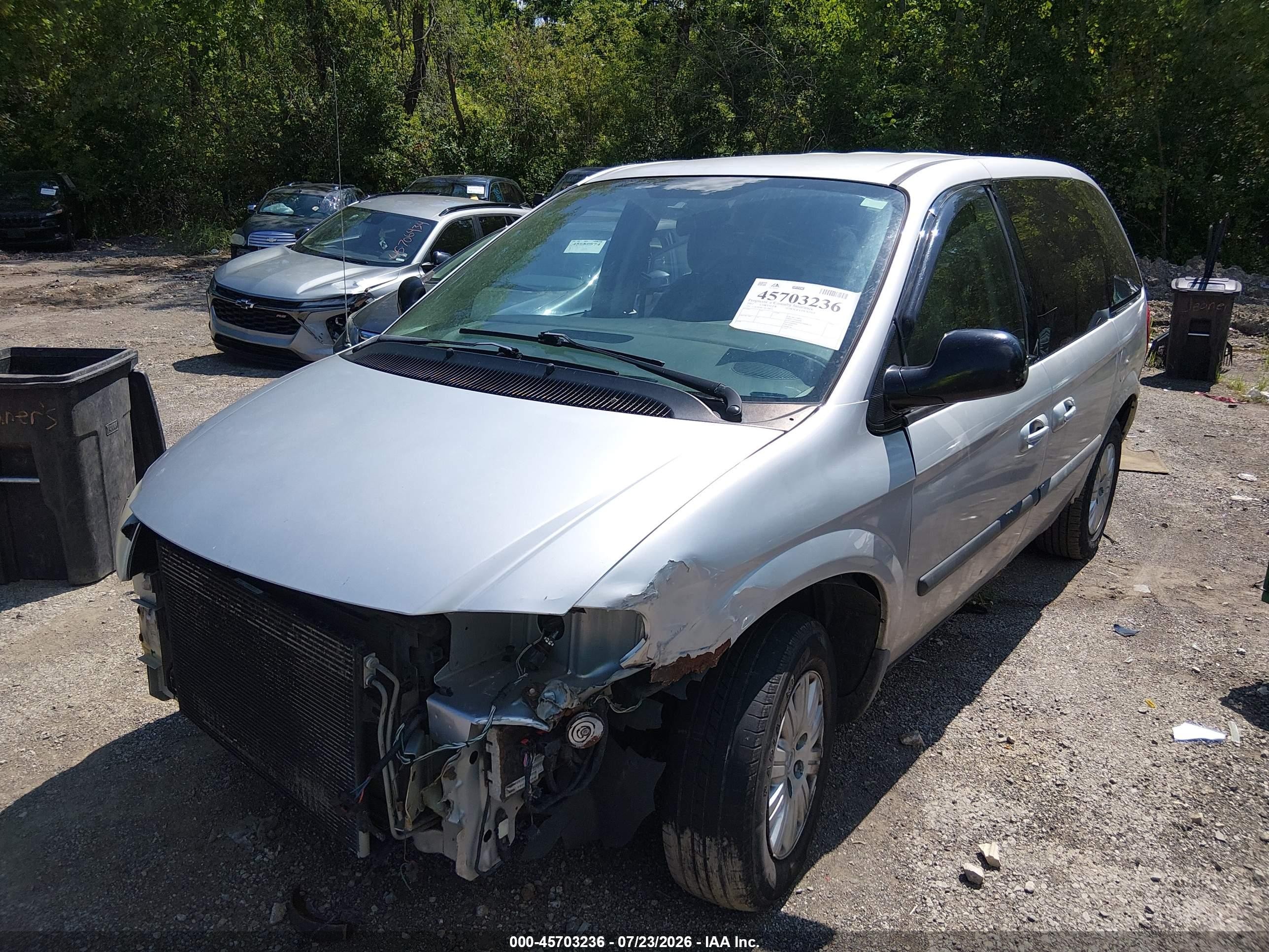 2007 Chrysler Town & Country   Silver vin: 1A4GJ45R57B154870