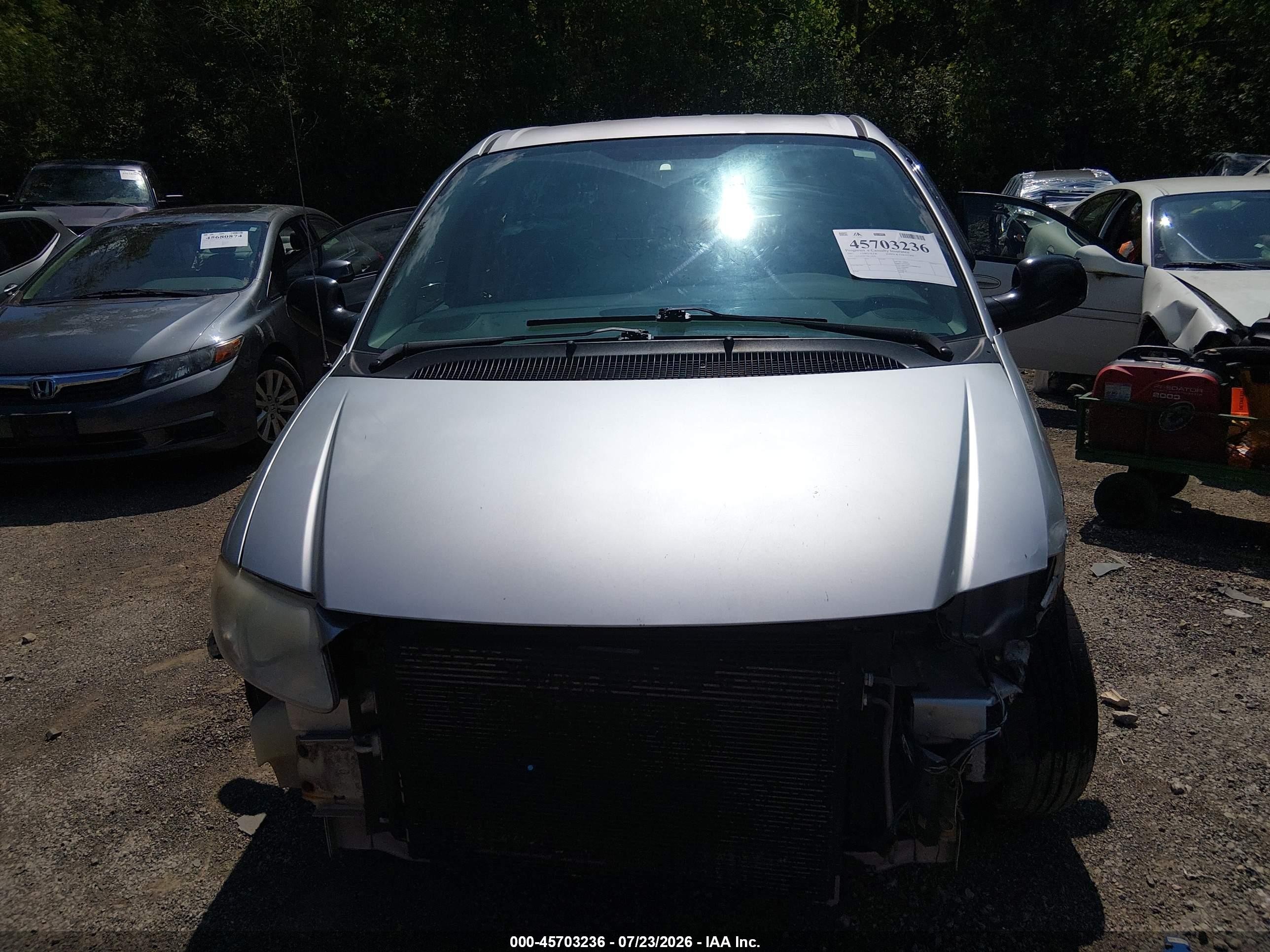 2007 Chrysler Town & Country   Silver vin: 1A4GJ45R57B154870