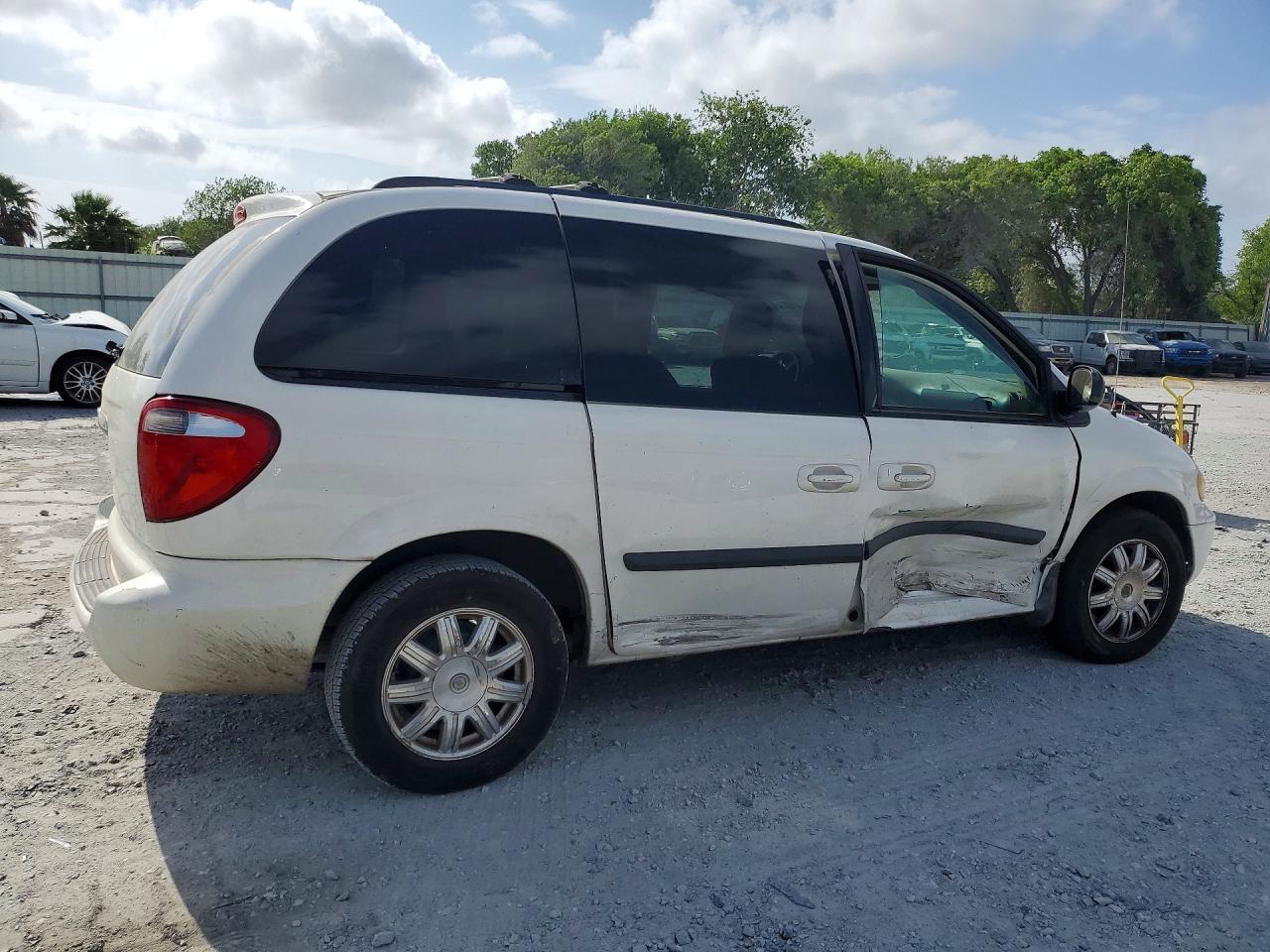 2007 Chrysler Town & Country Lx White vin: 1A4GJ45R57B173662