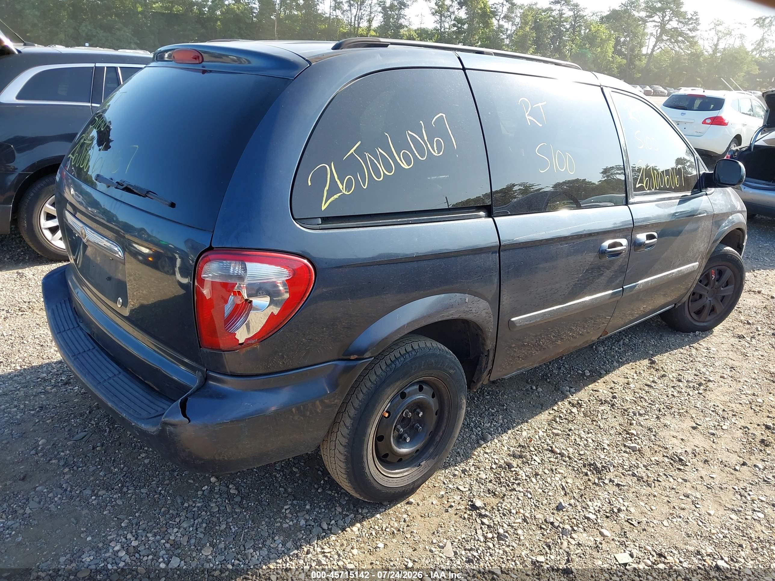 2007 Chrysler Town & Country   Черный vin: 1A4GJ45R57B245766