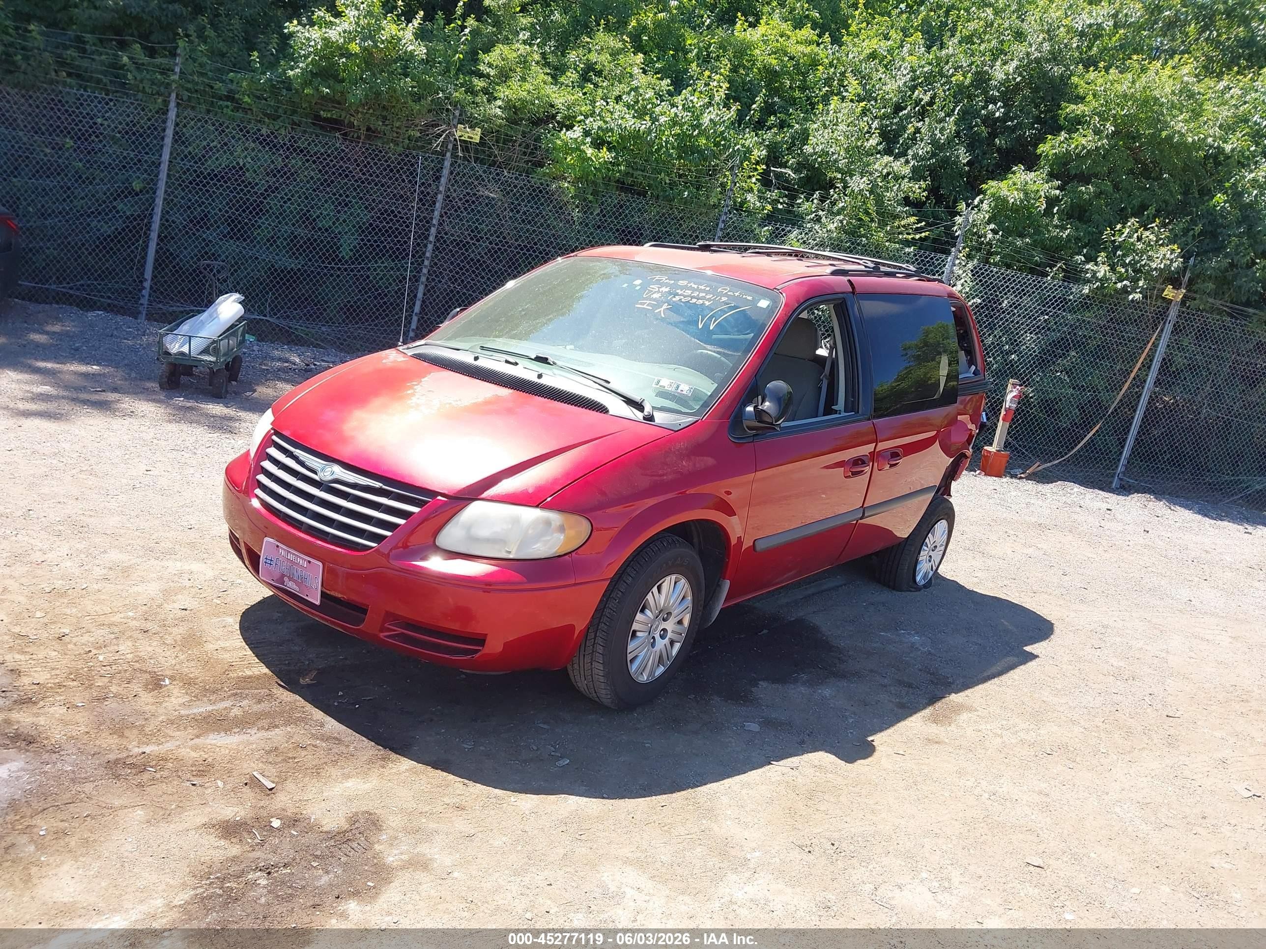 2007 Chrysler Town & Country   Red vin: 1A4GJ45R77B180354
