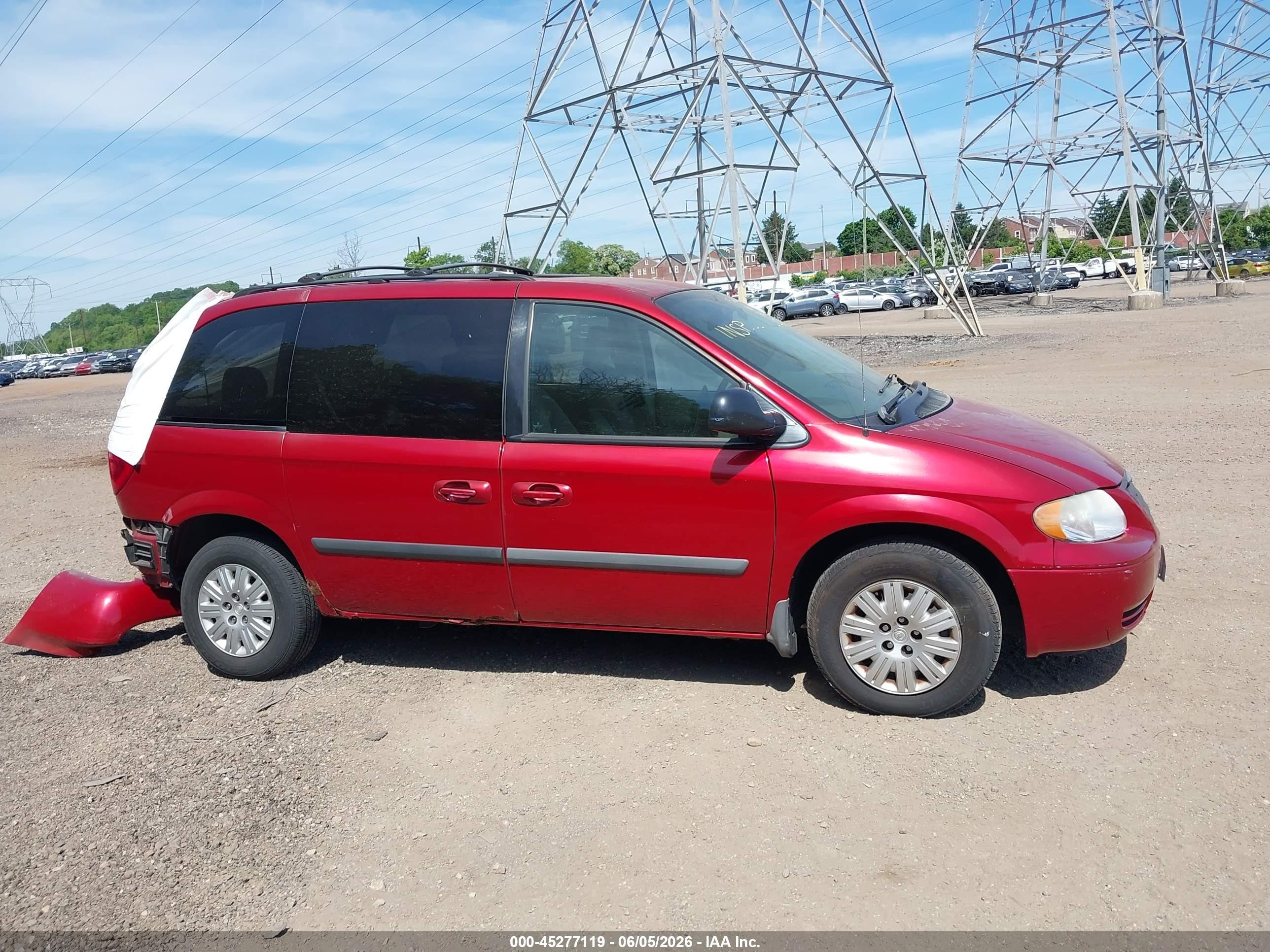 2007 Chrysler Town & Country   Red vin: 1A4GJ45R77B180354