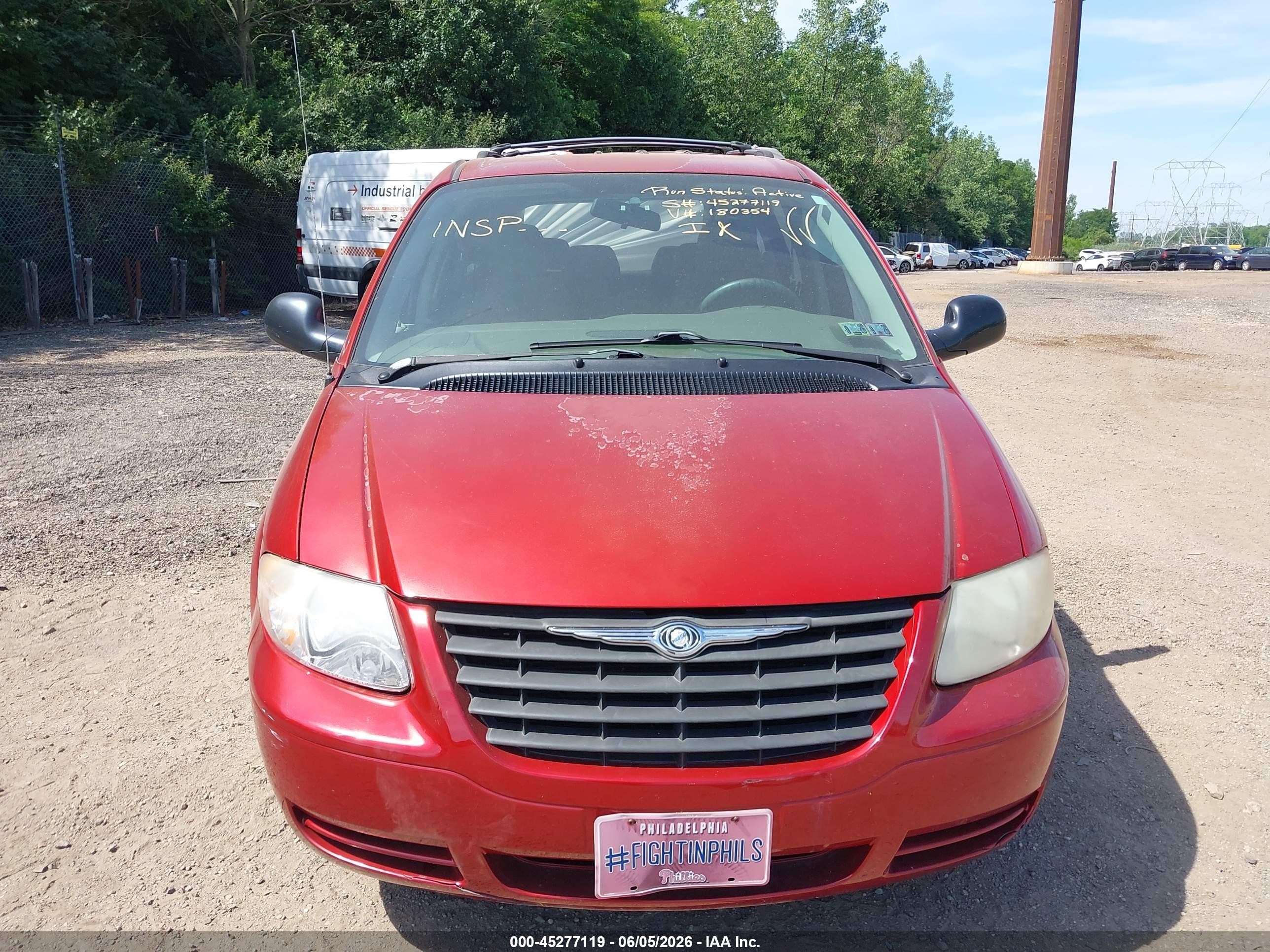 2007 Chrysler Town & Country   Red vin: 1A4GJ45R77B180354