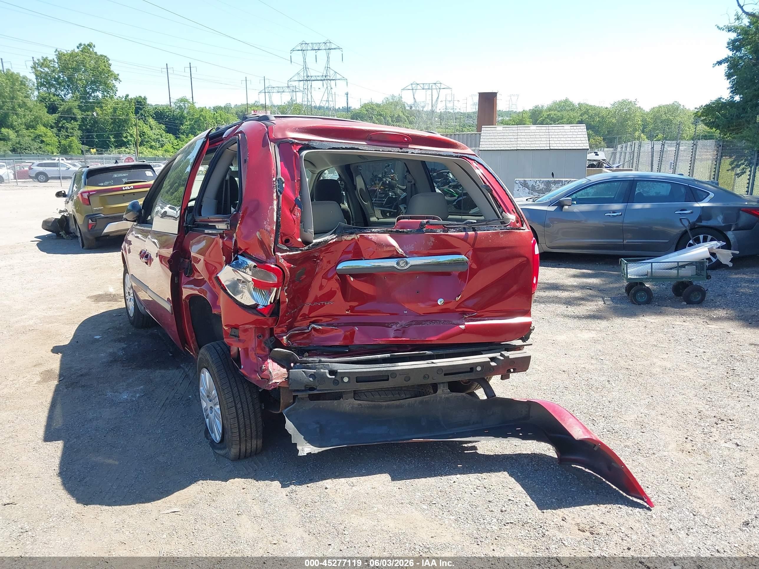 2007 Chrysler Town & Country   Red vin: 1A4GJ45R77B180354