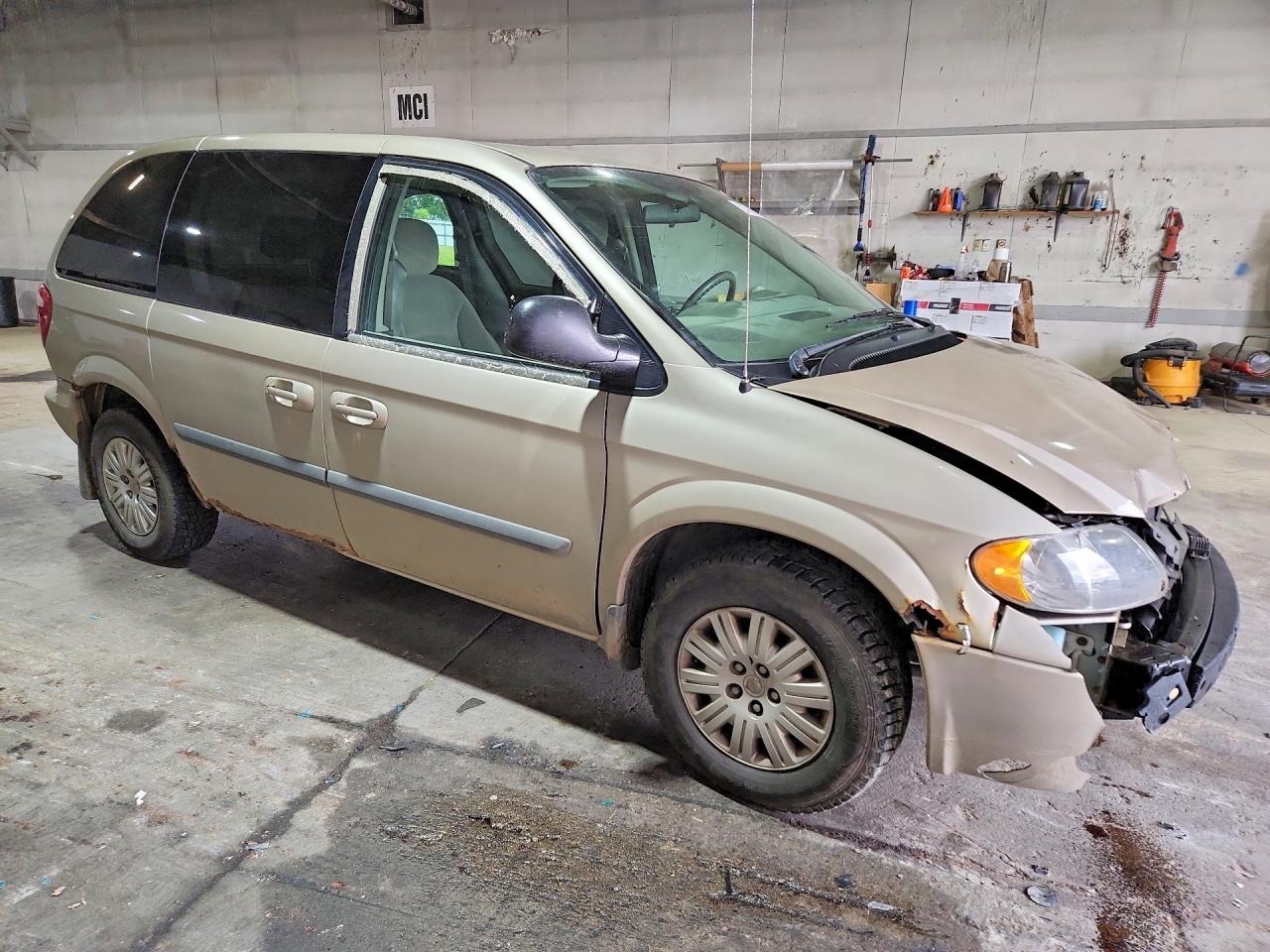 2007 Chrysler Town & Country Lx Желто-коричневый vin: 1A4GJ45R87B246460