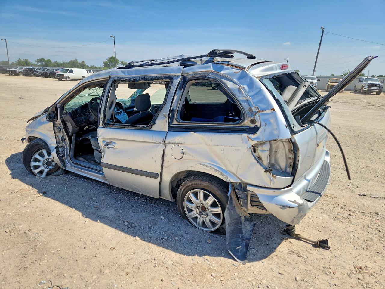2008 Chrysler Town & Cntry Silver vin: 1A4GJ45R88B266953