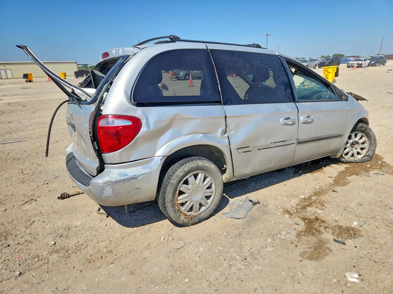 2008 Chrysler Town & Cntry Silver vin: 1A4GJ45R88B266953