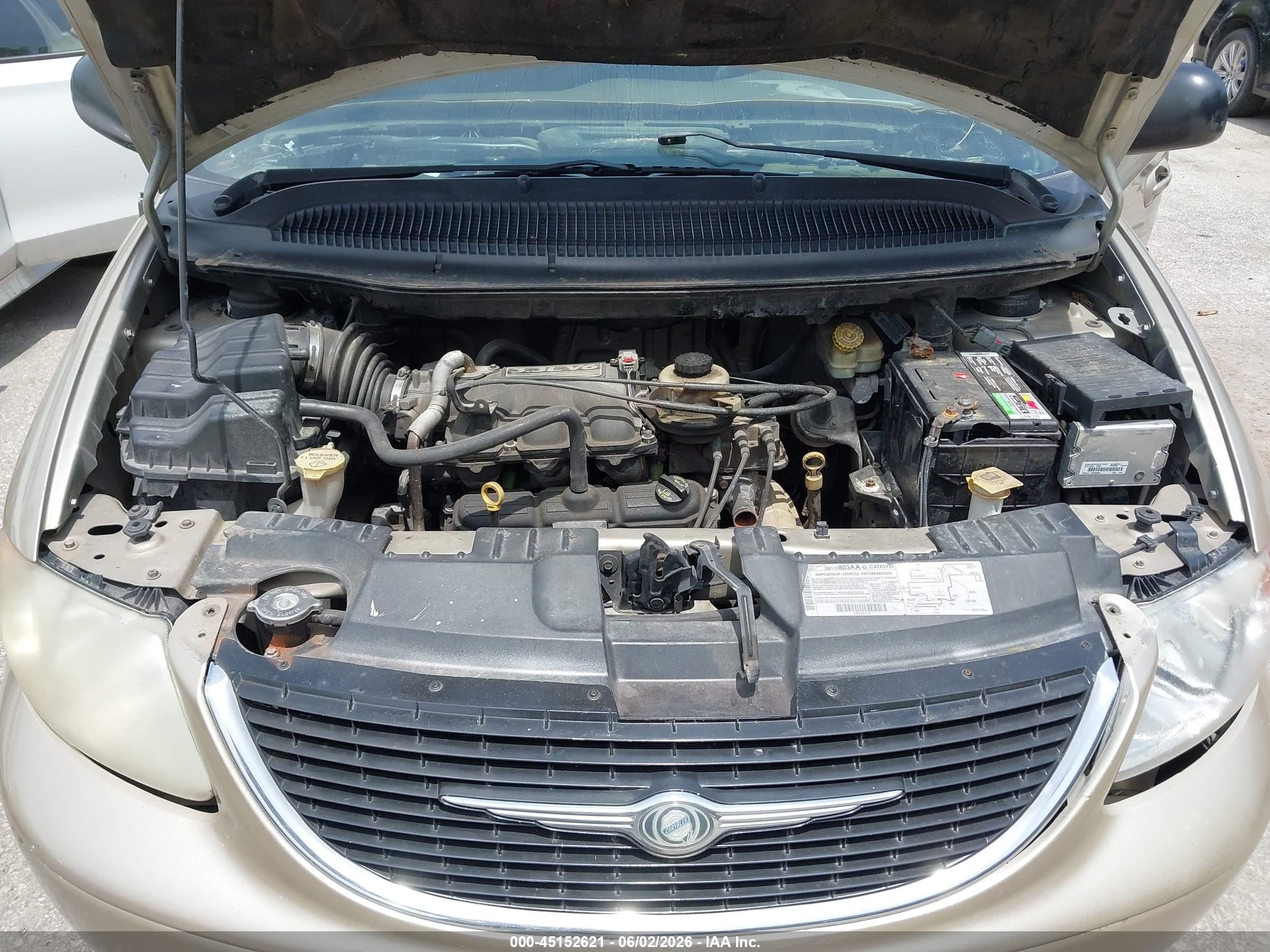 2007 Chrysler Town & Country   Бежевый vin: 1A4GJ45RX7B173415