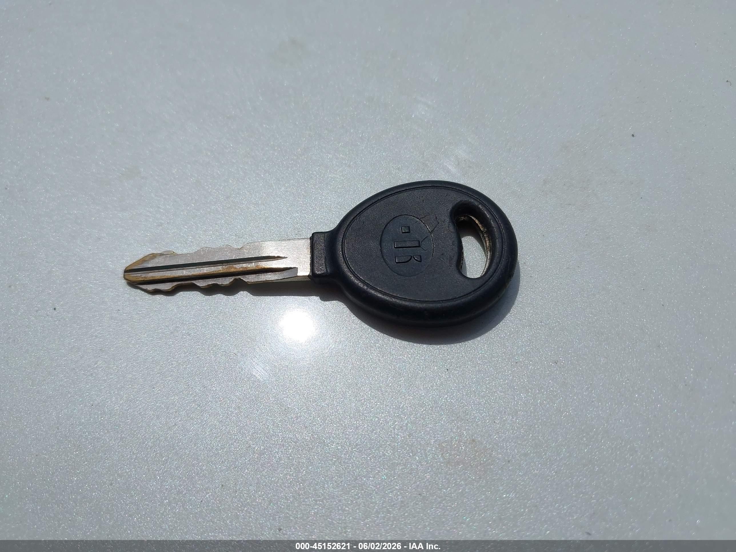 2007 Chrysler Town & Country   Бежевый vin: 1A4GJ45RX7B173415