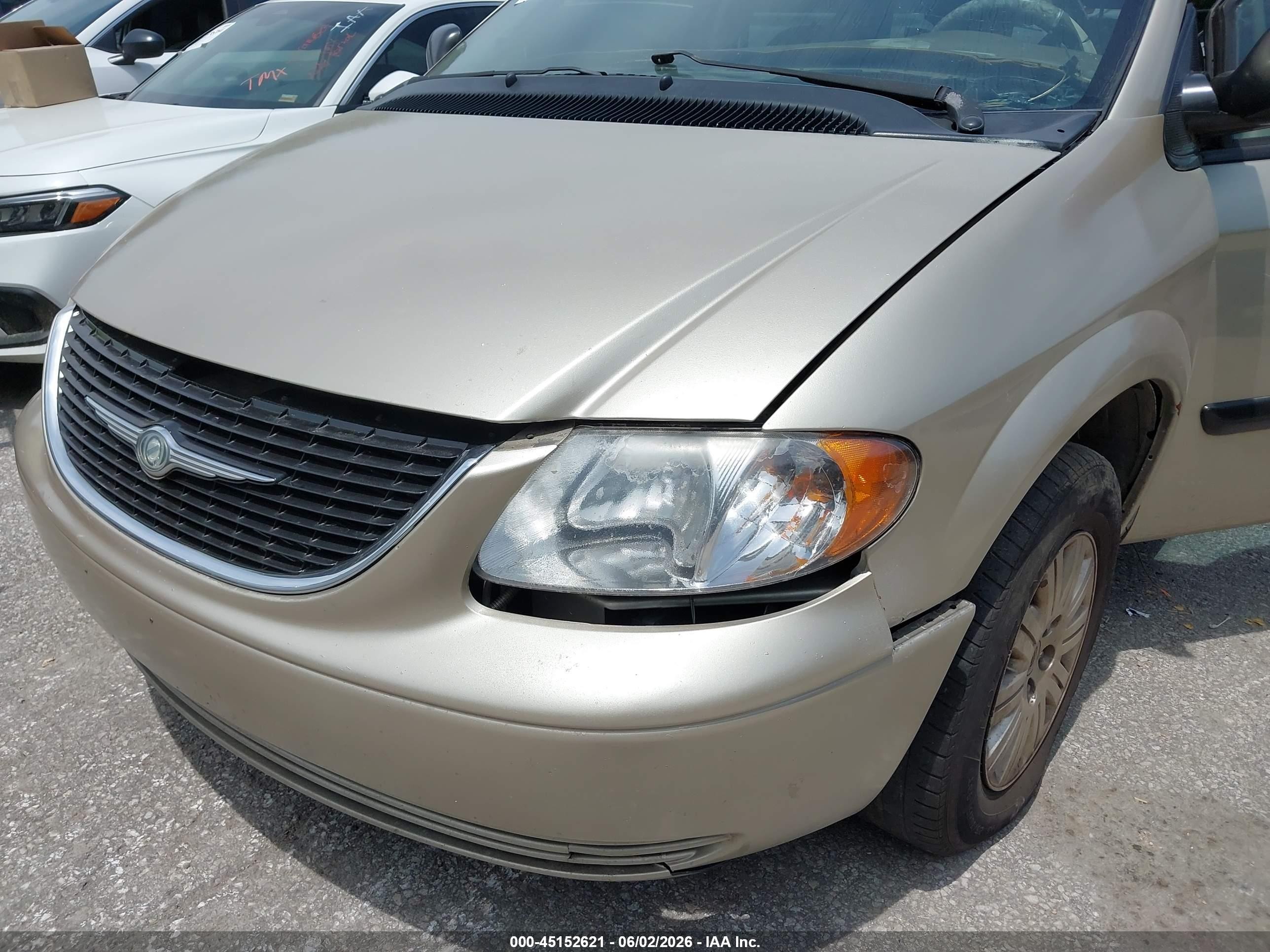 2007 Chrysler Town & Country   Бежевый vin: 1A4GJ45RX7B173415