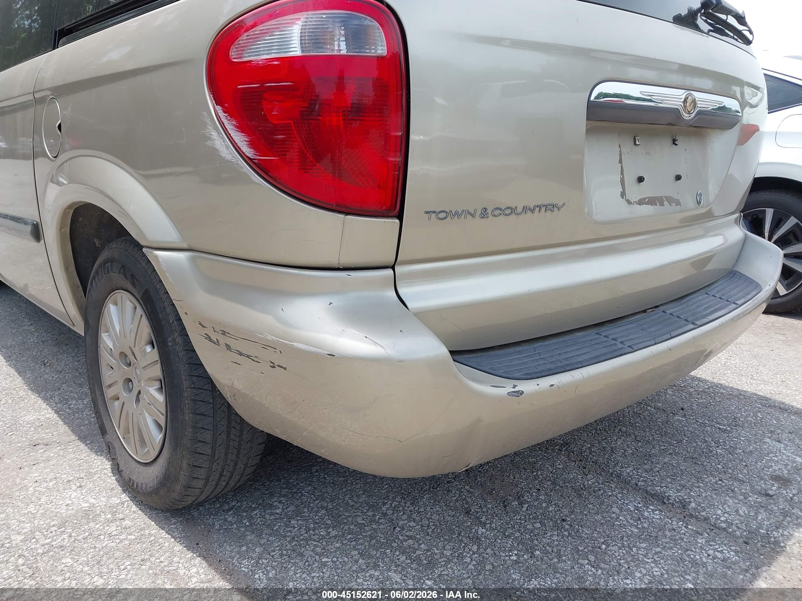2007 Chrysler Town & Country   Бежевый vin: 1A4GJ45RX7B173415
