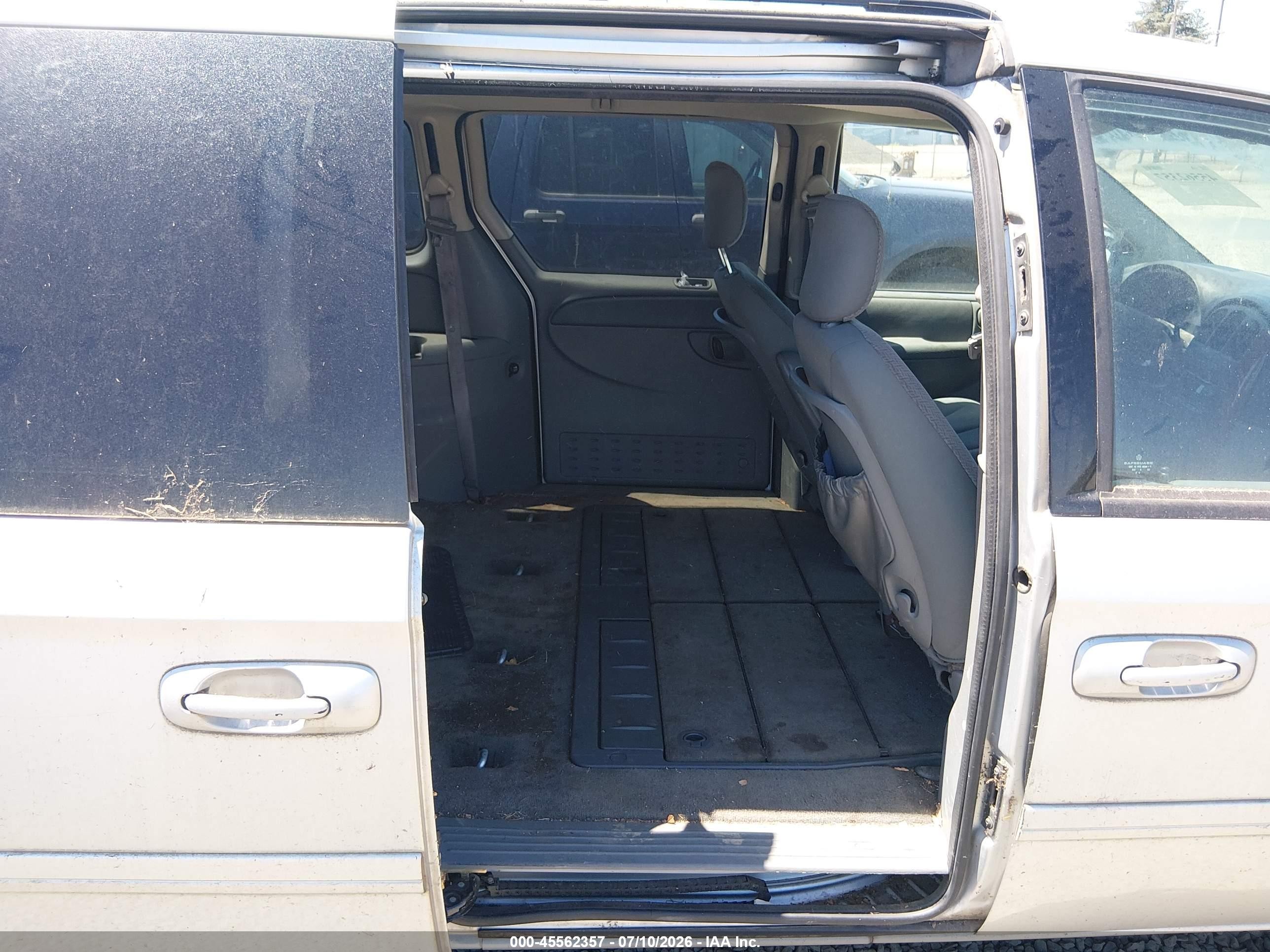 2006 Chrysler Town & Country Lx Silver vin: 1A4GP44R86B751686