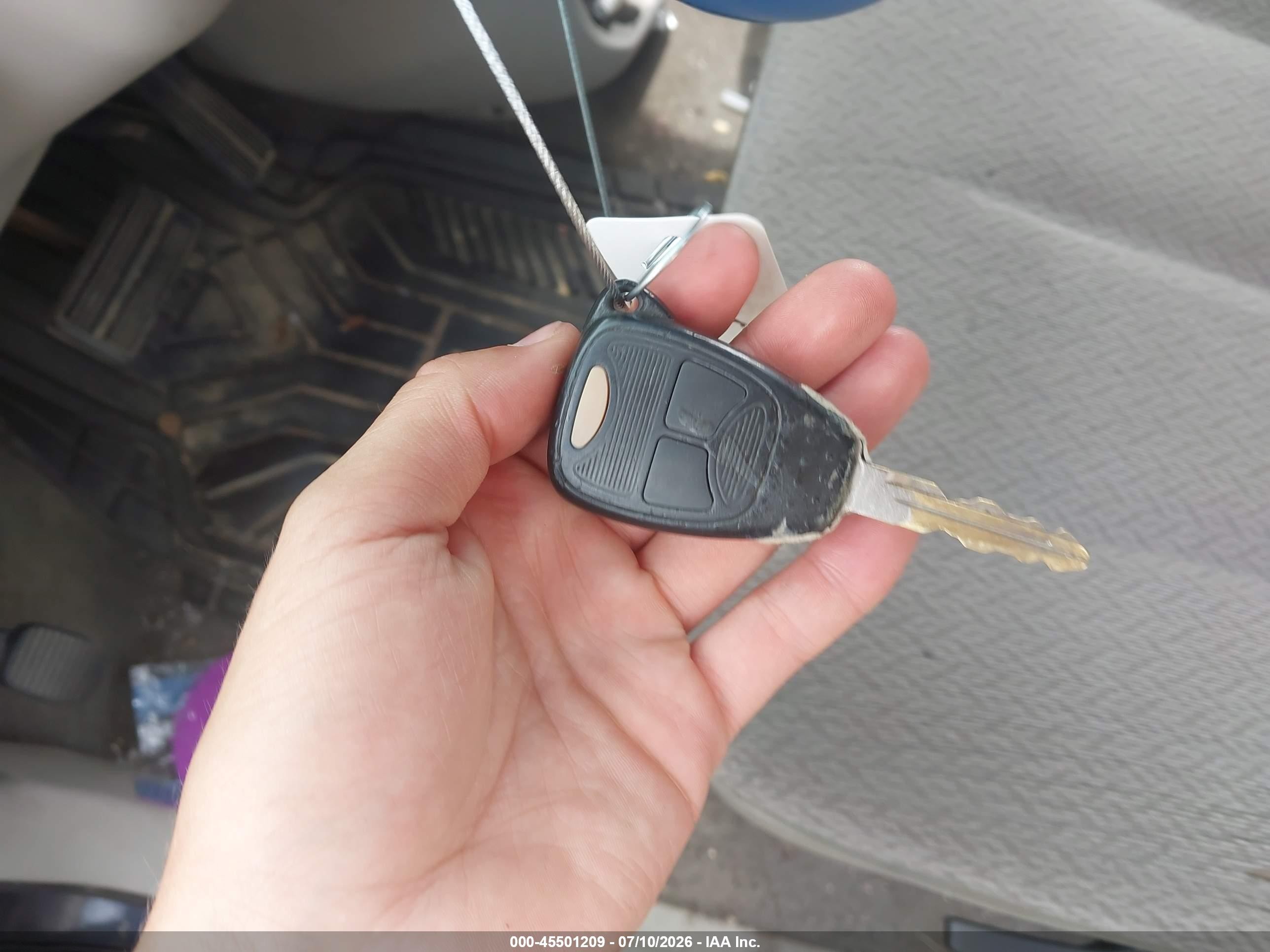 2006 Chrysler Town & Country   Blue vin: 1A4GP45R06B642864