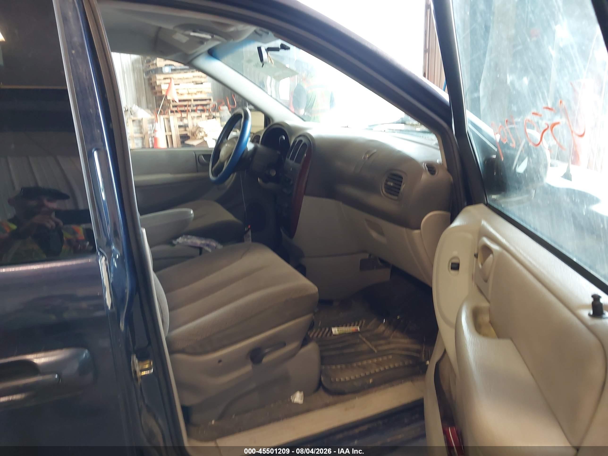 2006 Chrysler Town & Country   Blue vin: 1A4GP45R06B642864