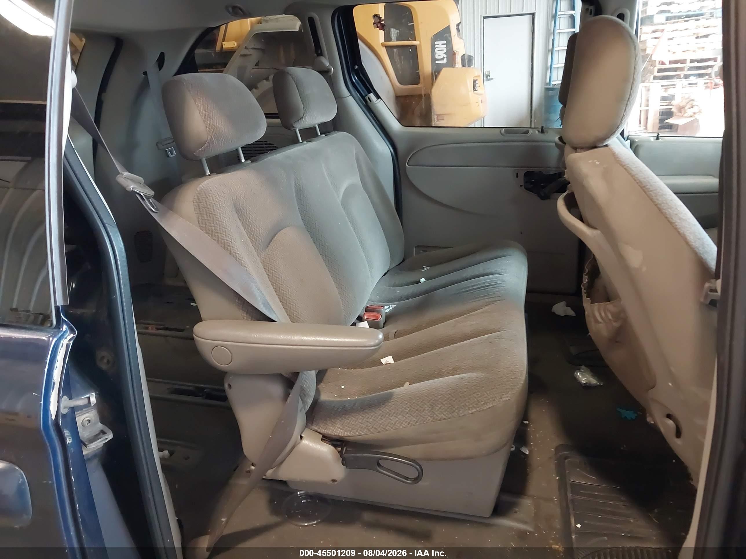 2006 Chrysler Town & Country   Blue vin: 1A4GP45R06B642864