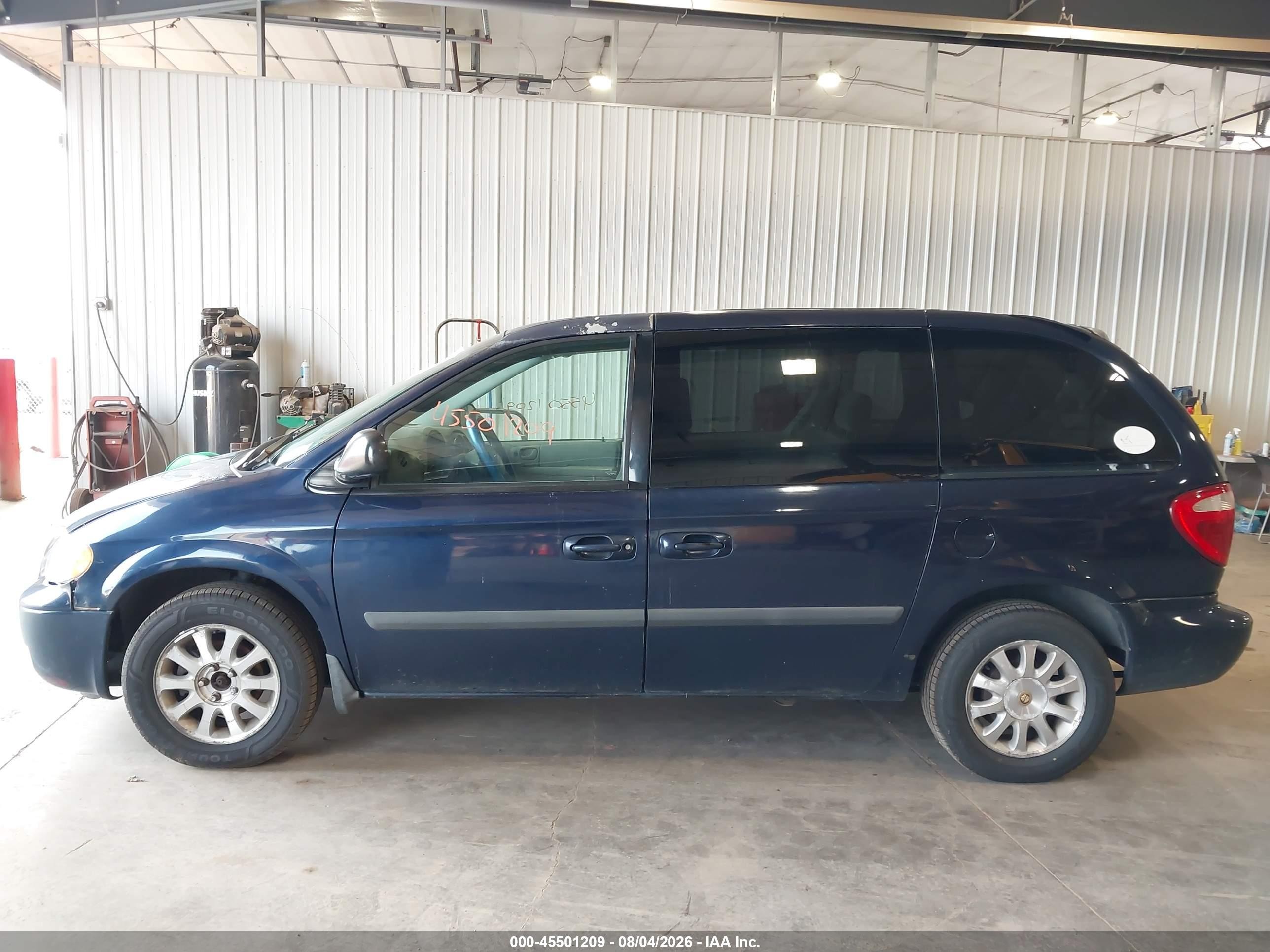 2006 Chrysler Town & Country   Blue vin: 1A4GP45R06B642864