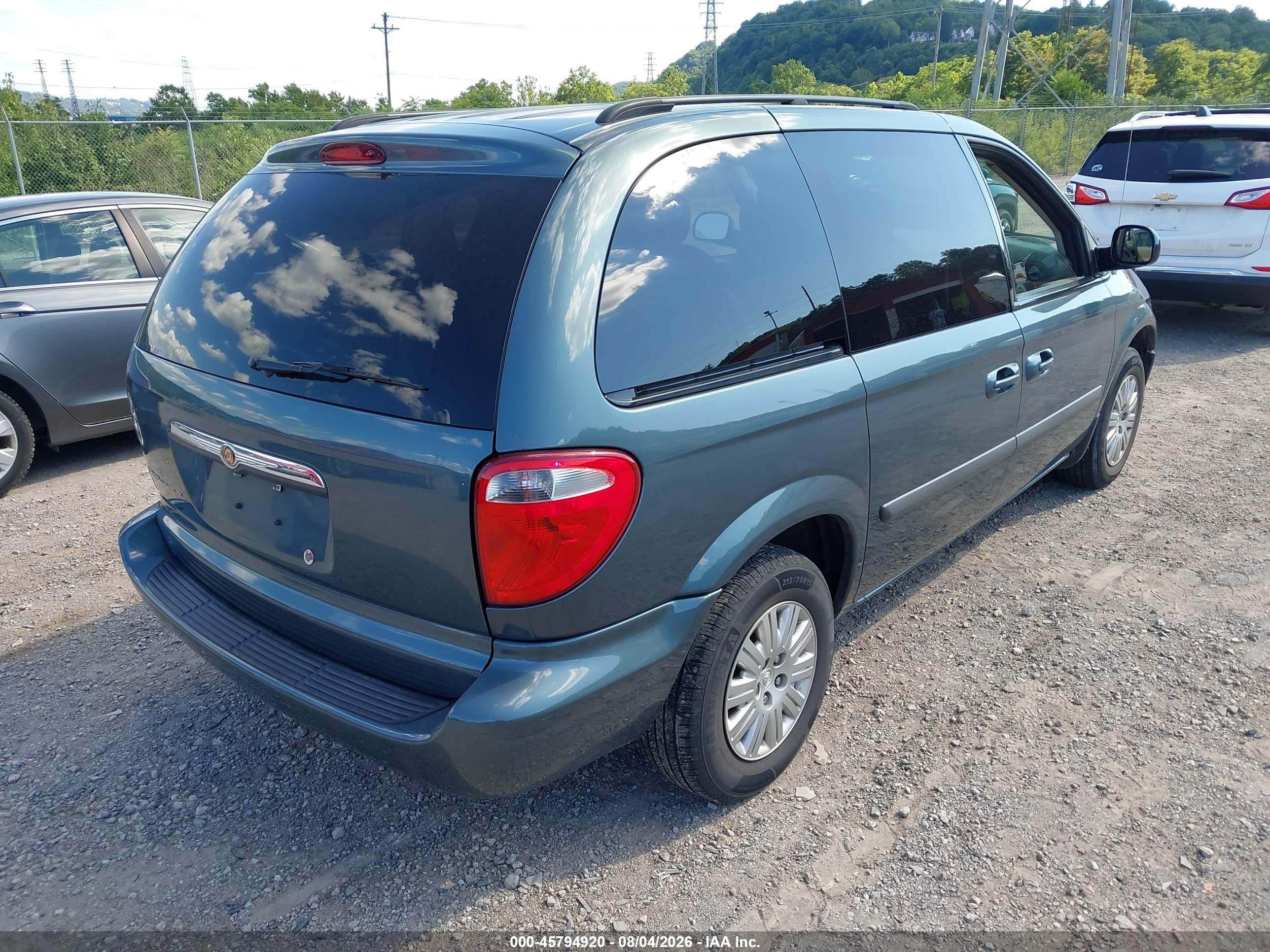 2006 Chrysler Town & Country   Green vin: 1A4GP45R06B655307