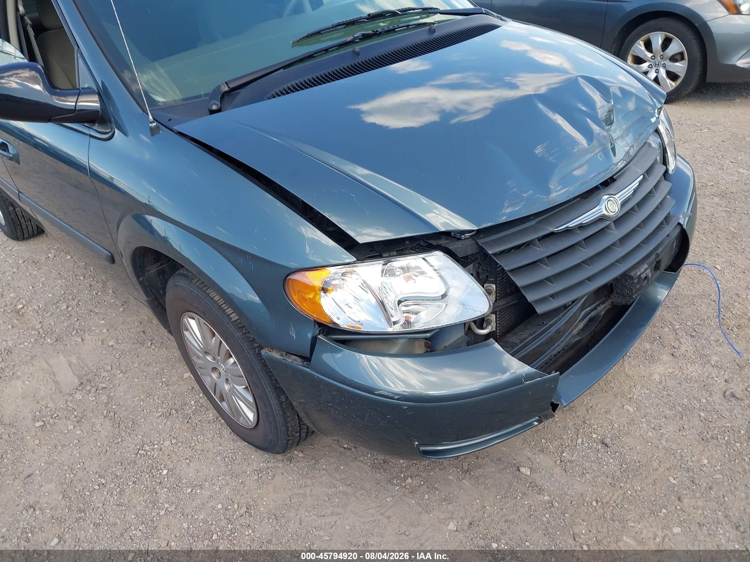 2006 Chrysler Town & Country   Green vin: 1A4GP45R06B655307