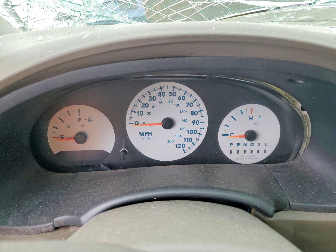 2006 Chrysler Town & Country White vin: 1A4GP45R06B674276